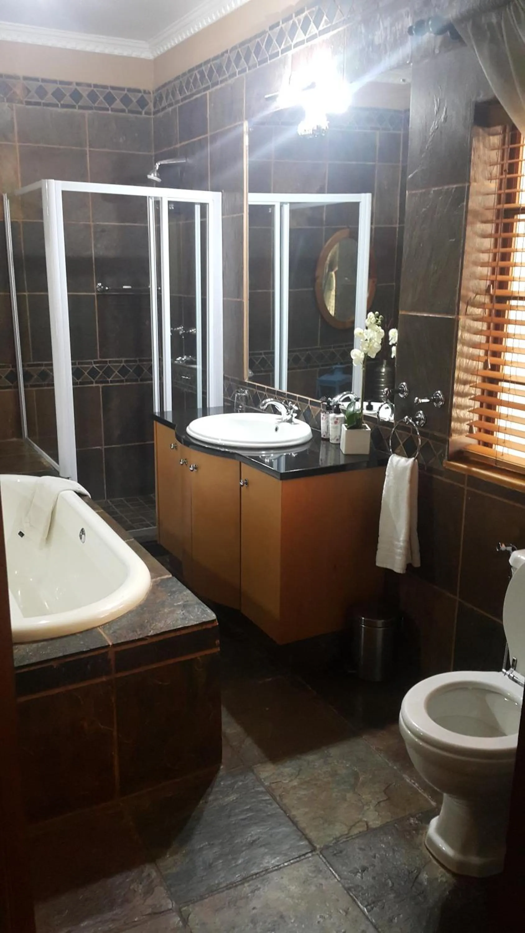 Bathroom in 93 on Celliers Guesthouse