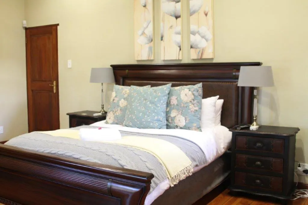 Bedroom, Bed in 93 on Celliers Guesthouse