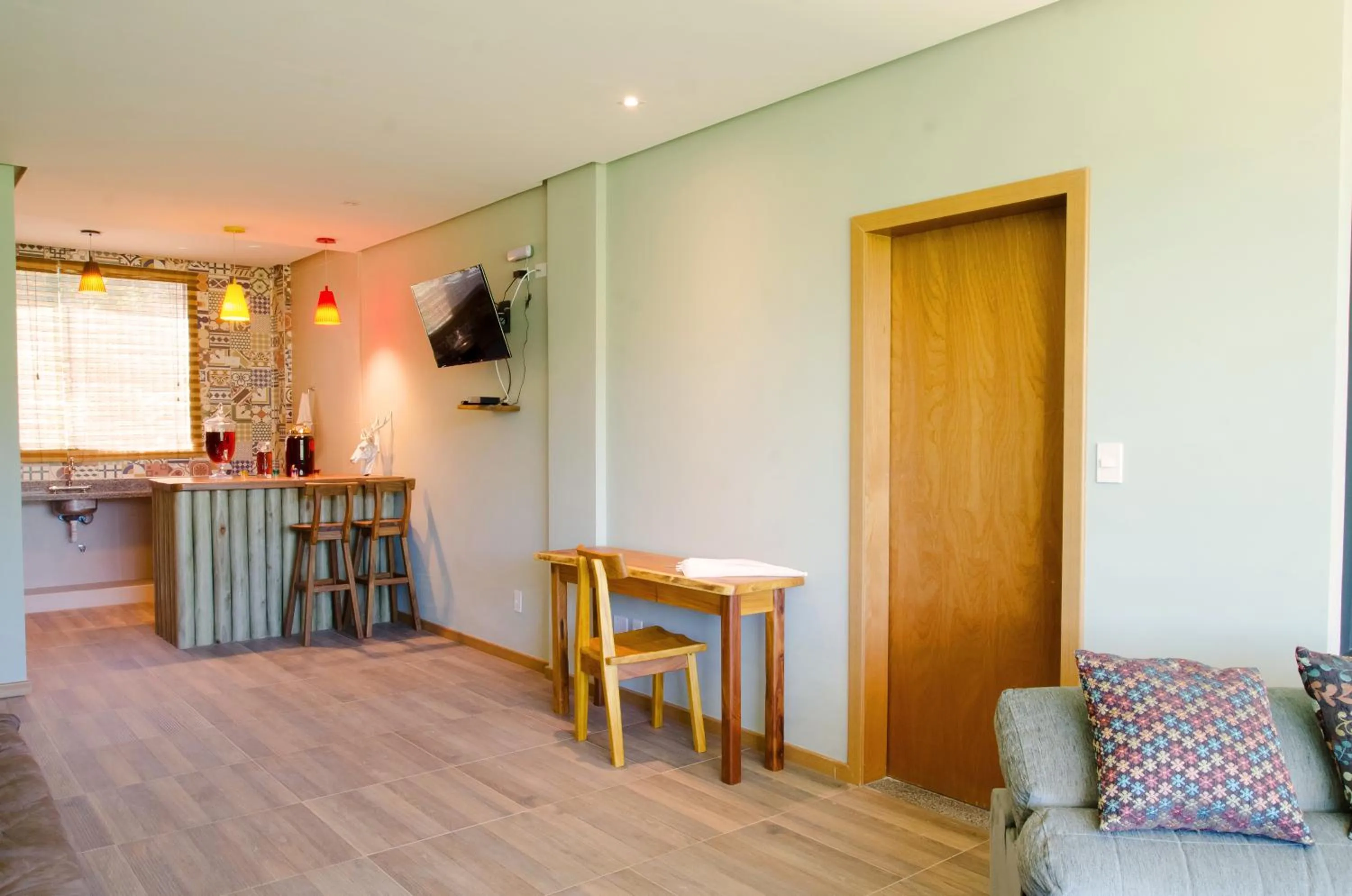 Communal lounge/ TV room in Pousada Vie