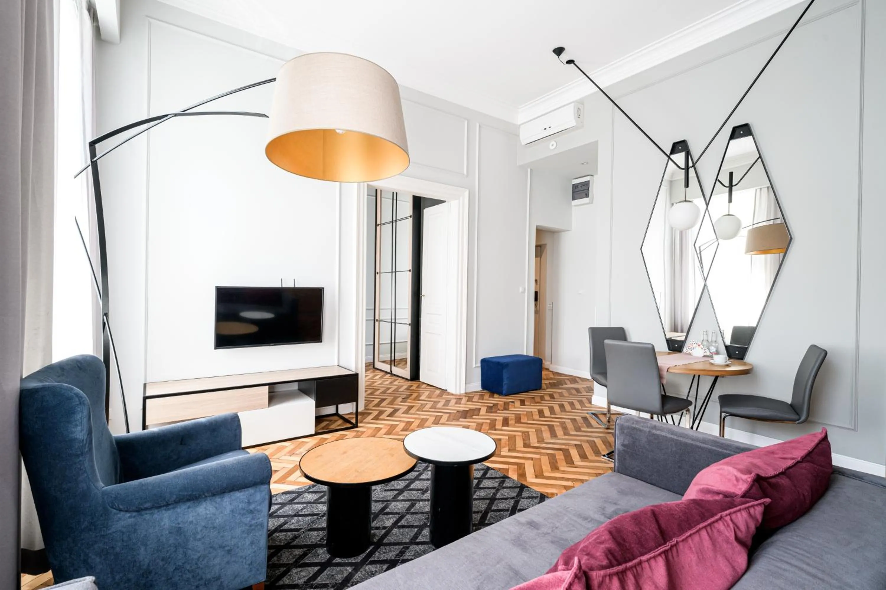 Communal lounge/ TV room in Arts Apartments - Kraków Old Town
