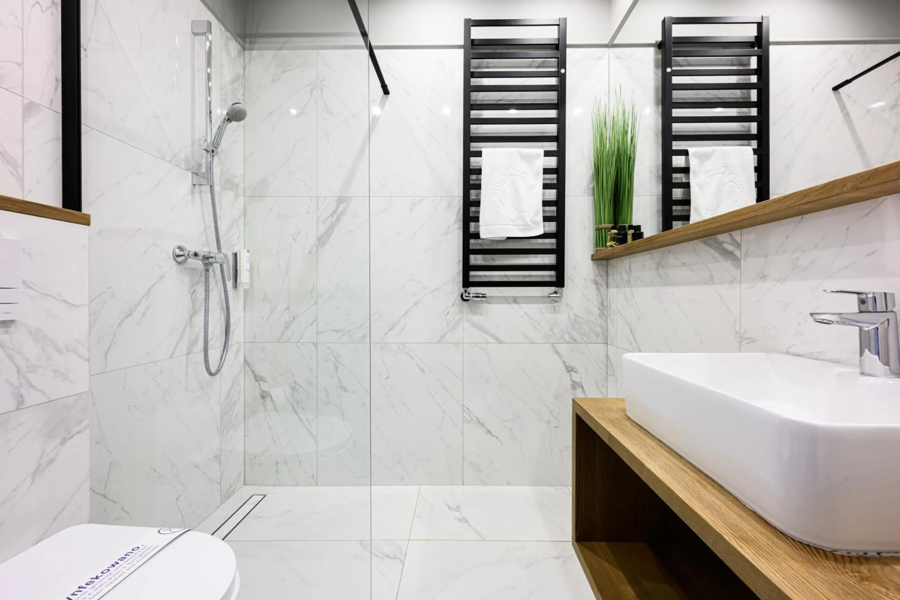 Shower in Arts Apartments - Kraków Old Town