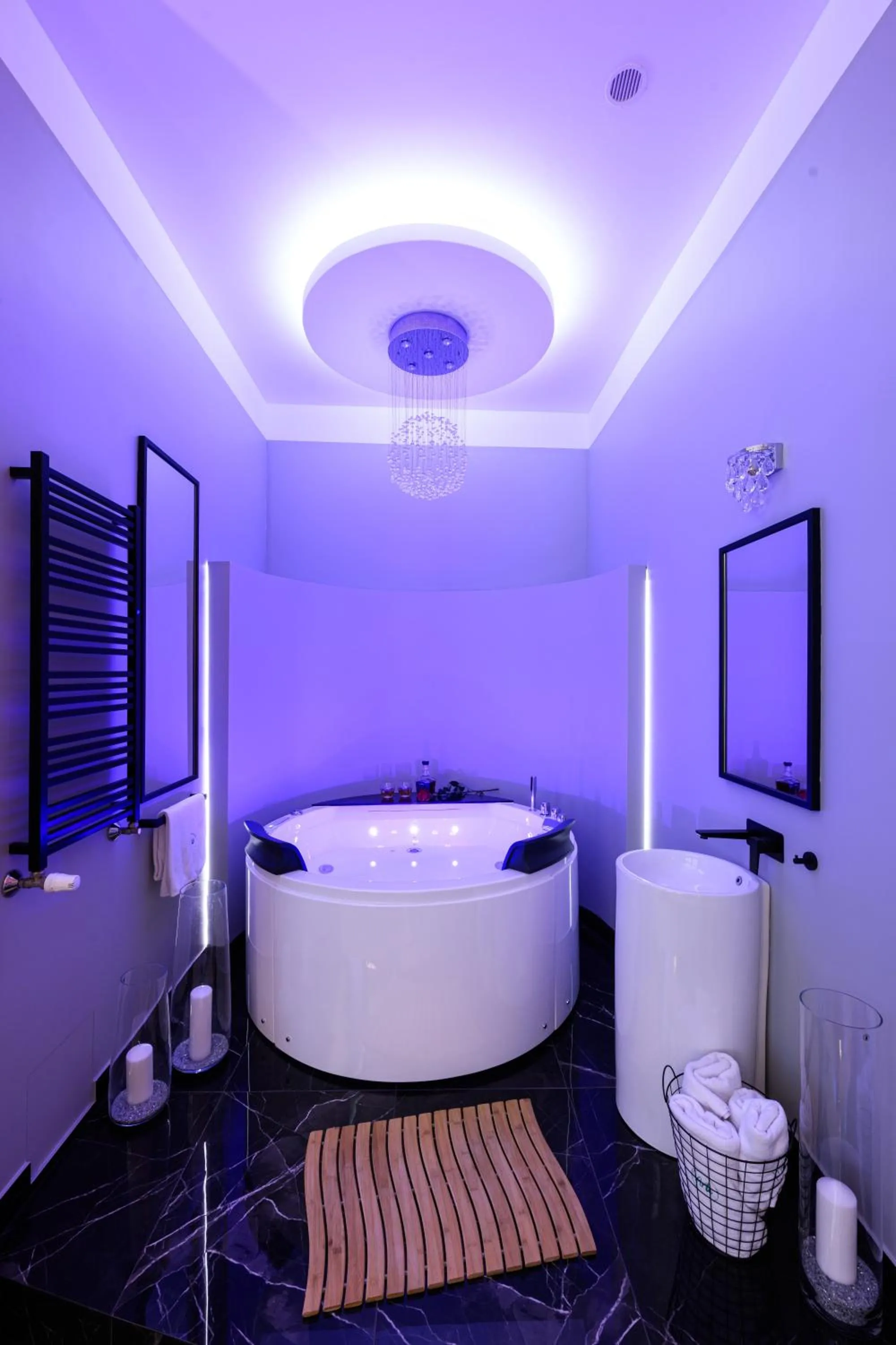 Hot Tub in Arts Apartments - Kraków Old Town