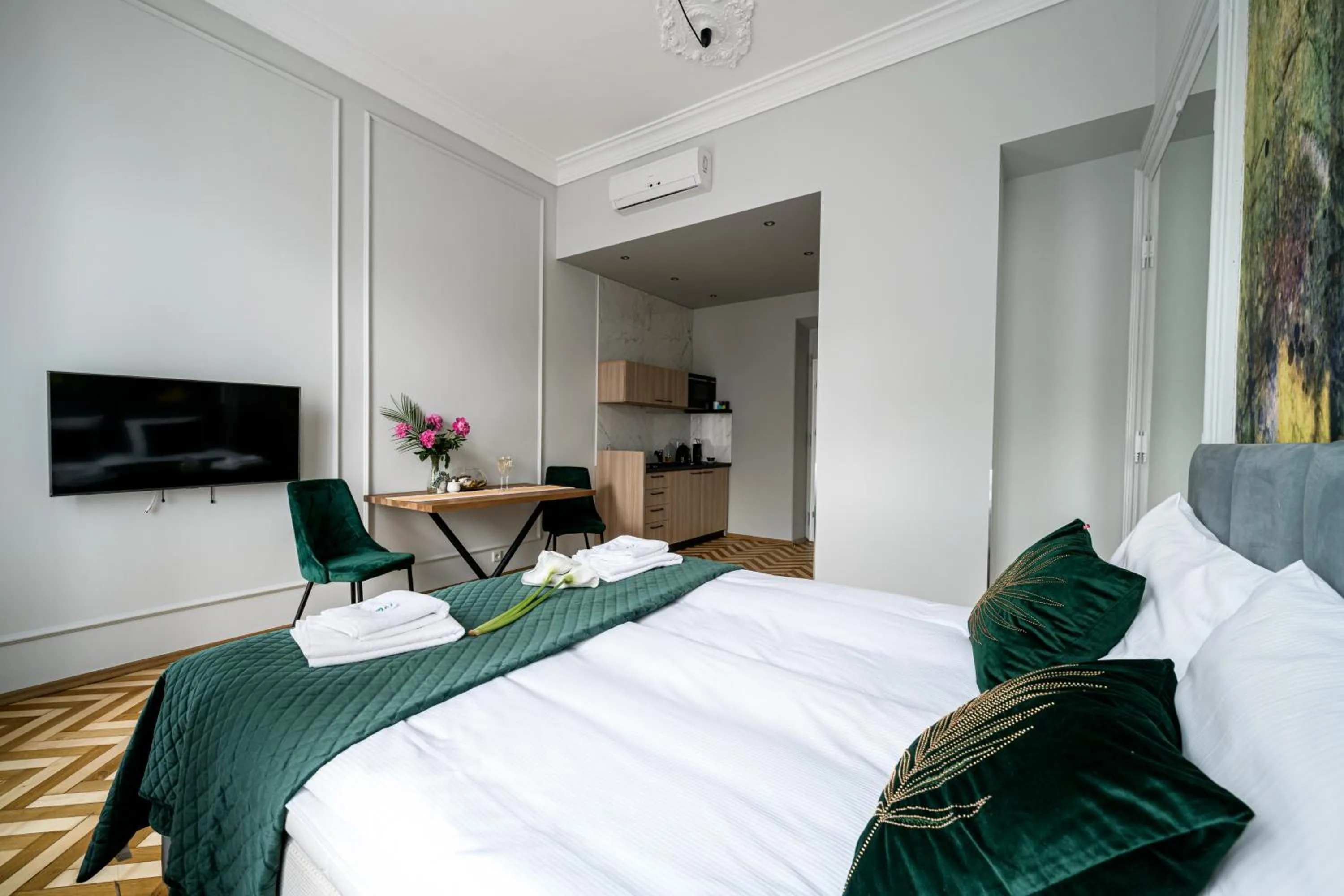 Bed in Arts Apartments - Kraków Old Town