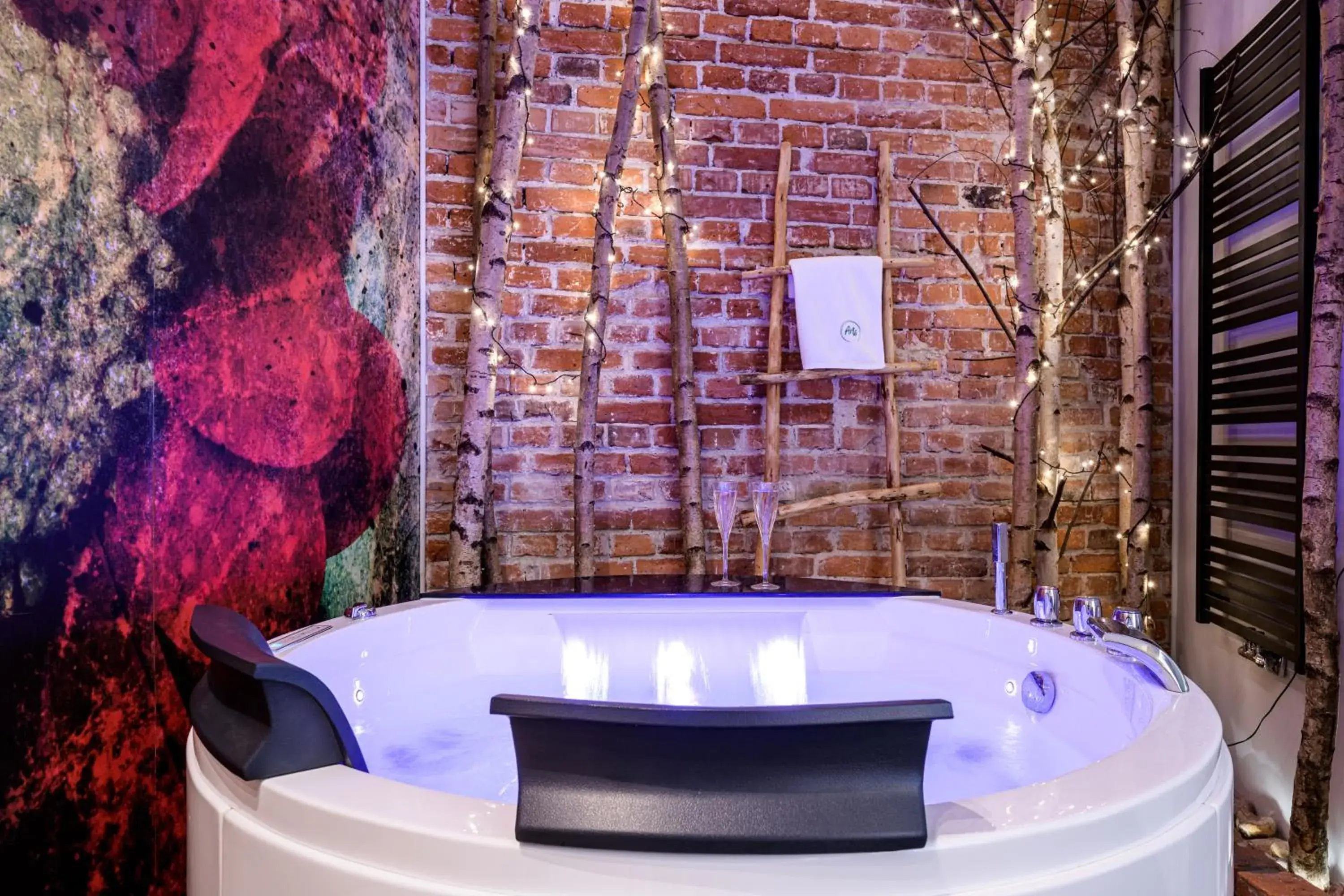Deluxe Apartment with Jacuzzi in Arts Apartments - Kraków Old Town Deluxe Apartment with Jacuzzi in Arts Apartments - Kraków Old Town