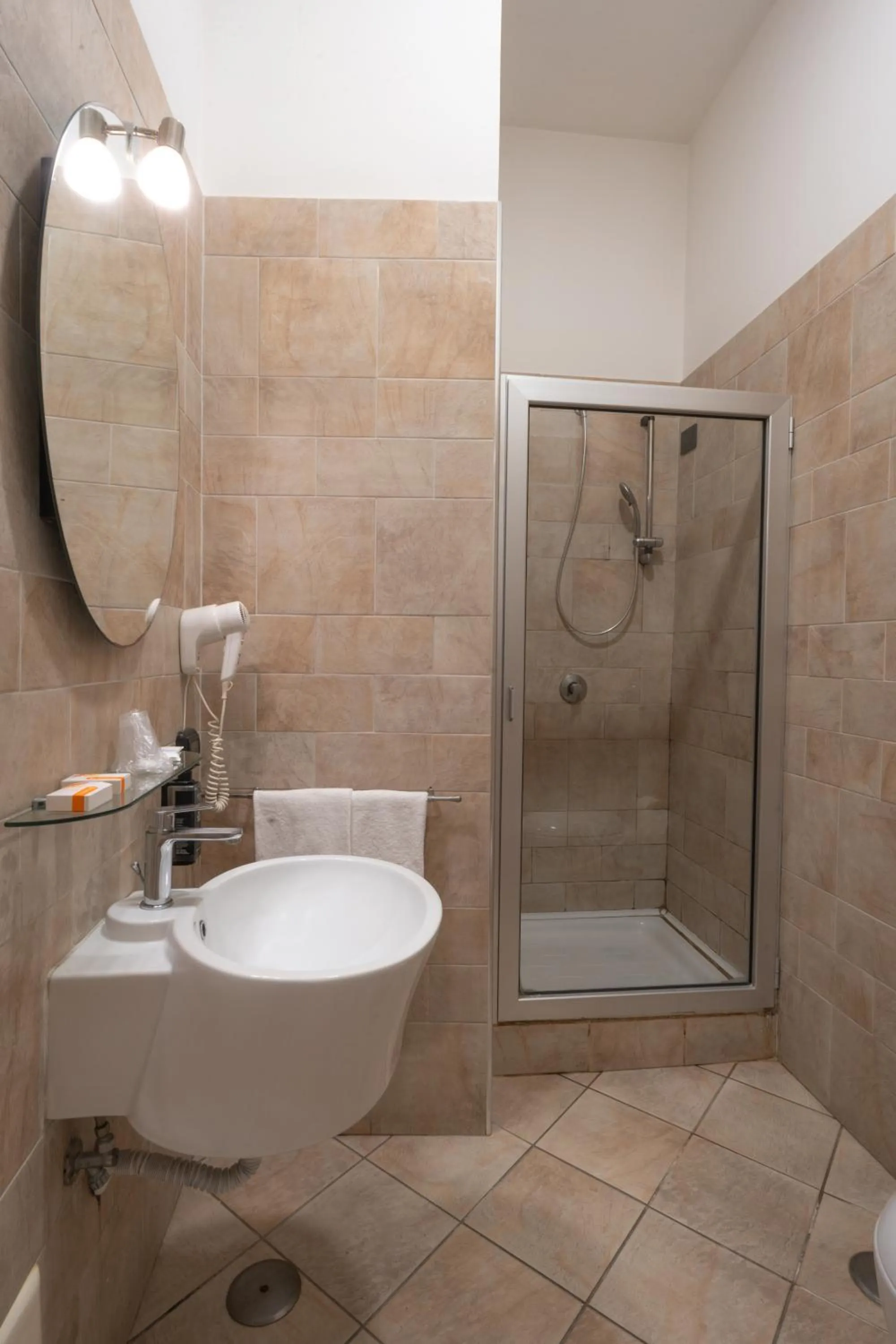 Shower in Hotel Diamond