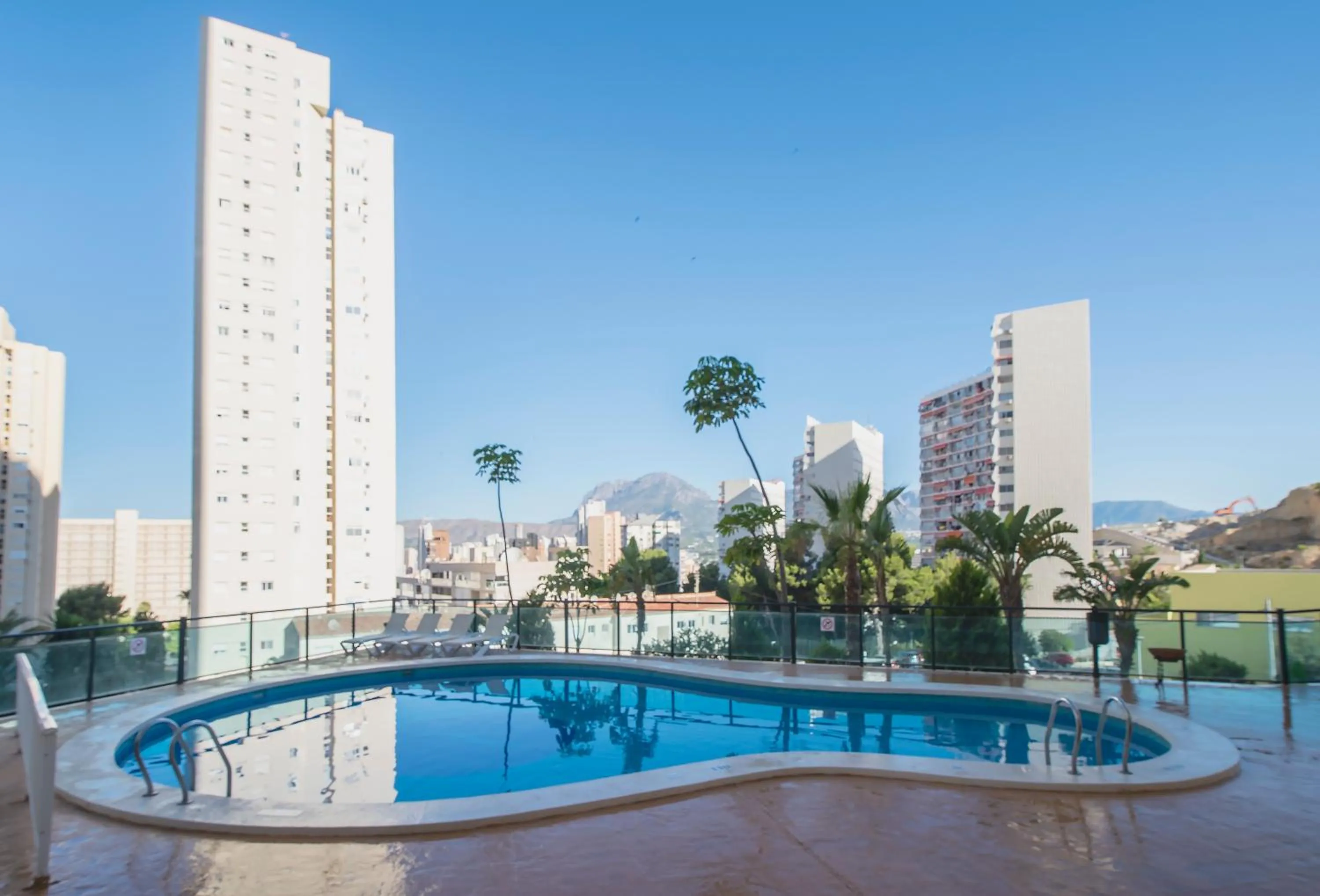 Swimming pool in Pierre & Vacances Apartamentos Benidorm Horizon