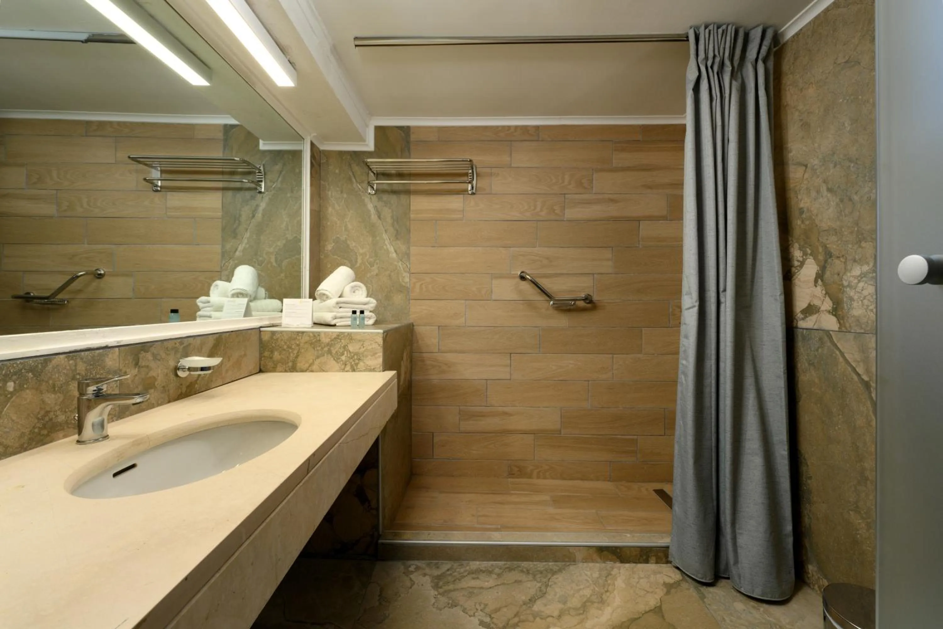 Shower in Sunshine Corfu Hotel And Spa