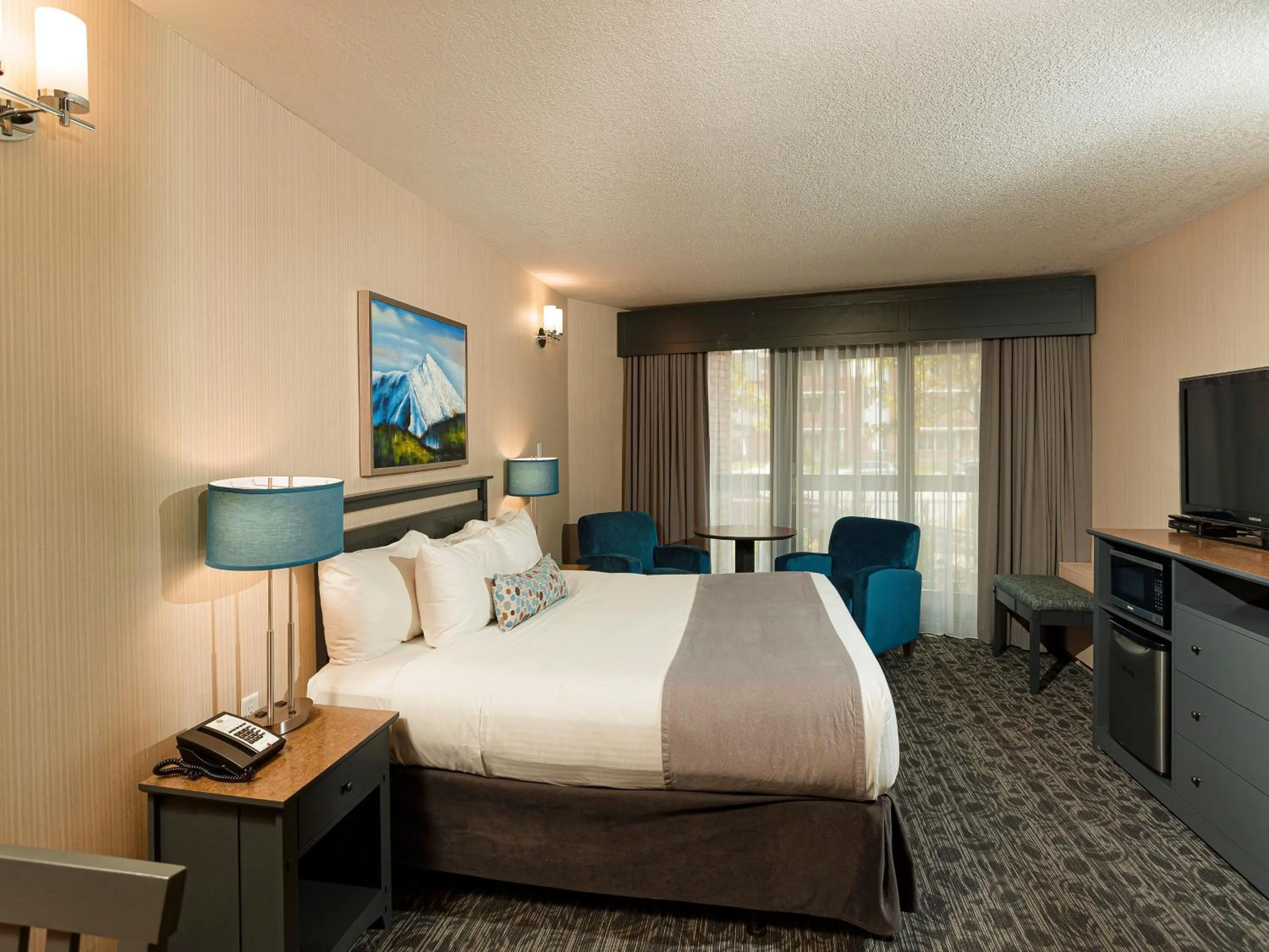 Bedroom in High Country Inn