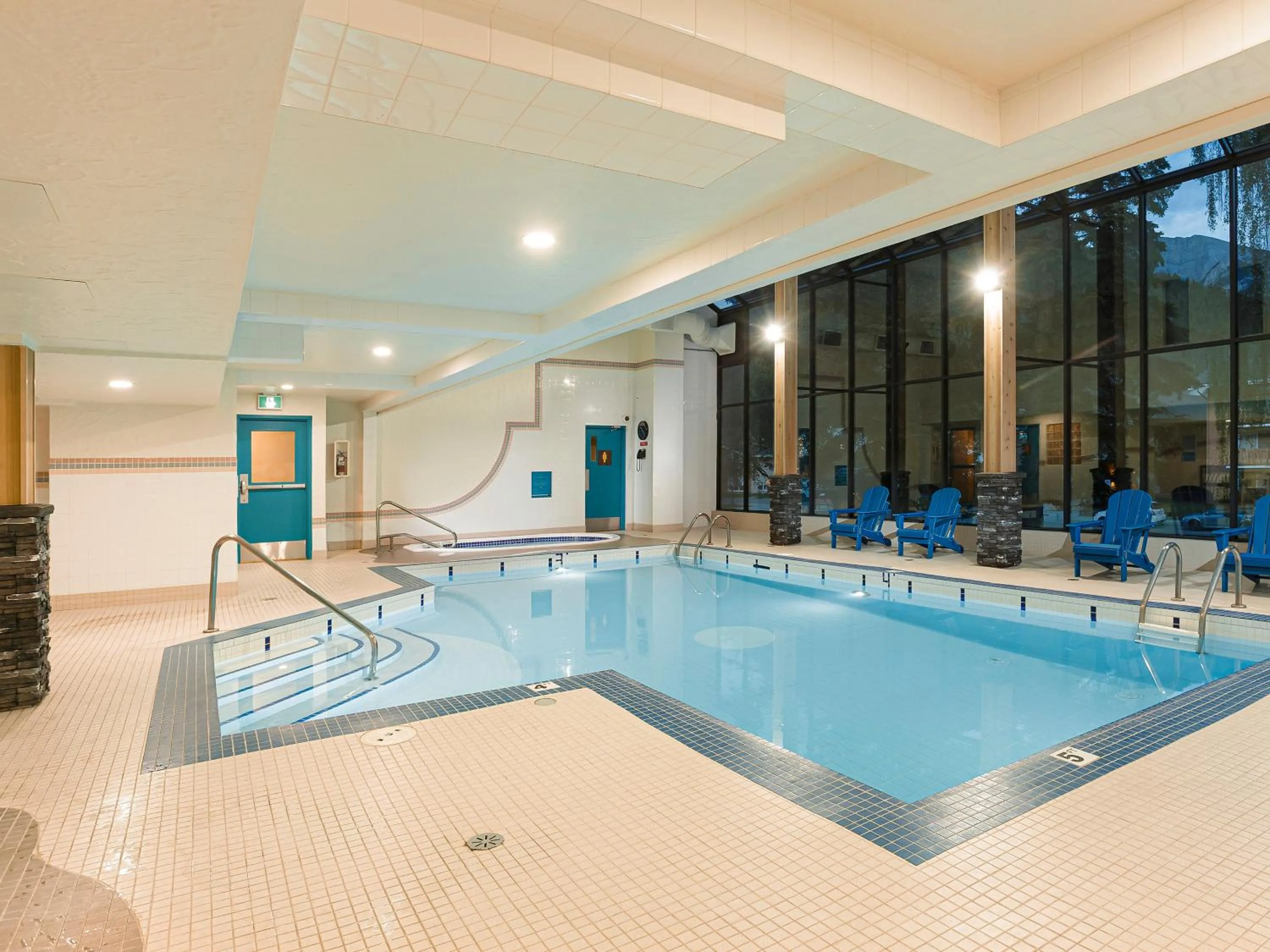 Swimming pool in High Country Inn