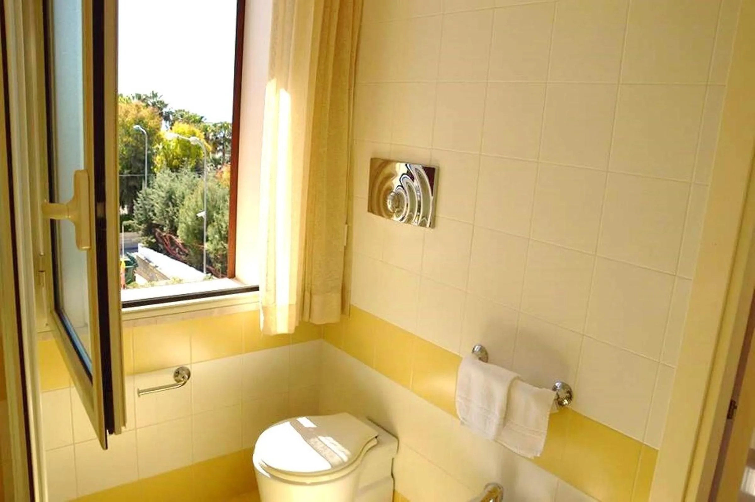 Bathroom in Hotel Bulla Regia