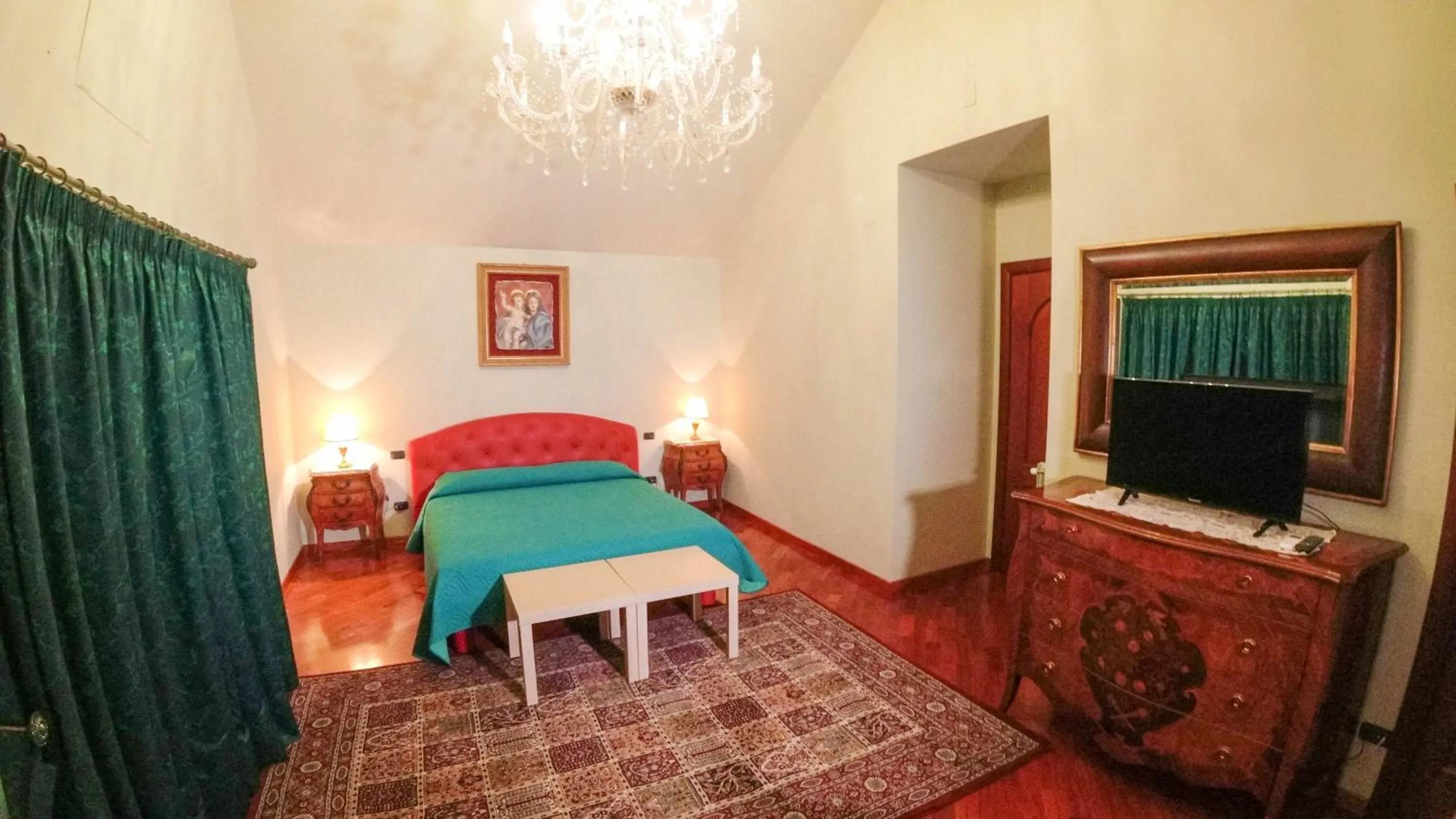 Photo of the whole room, Bed in Il Piccolo Hotel