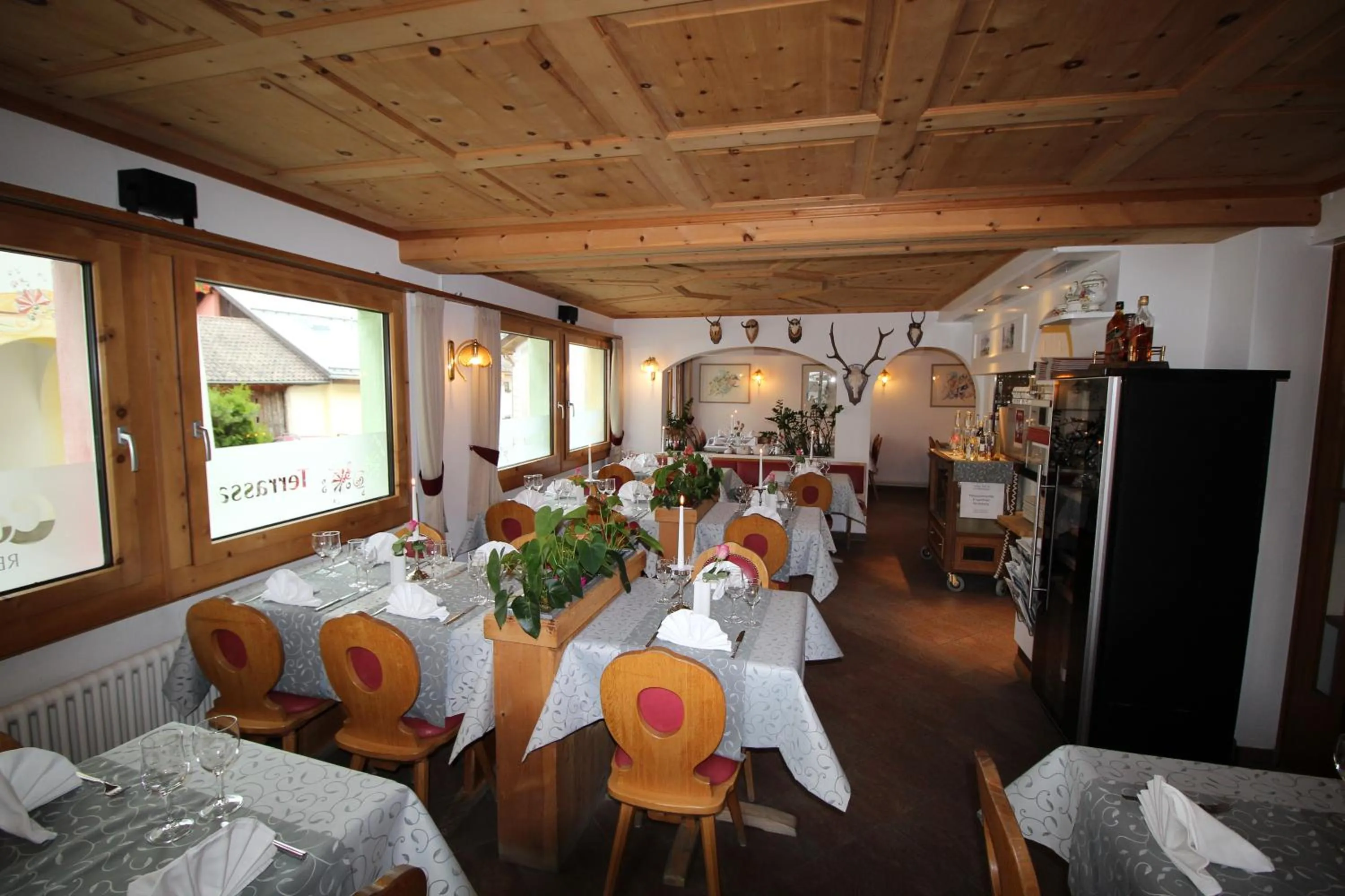 Restaurant/places to eat in Hotel Conrad