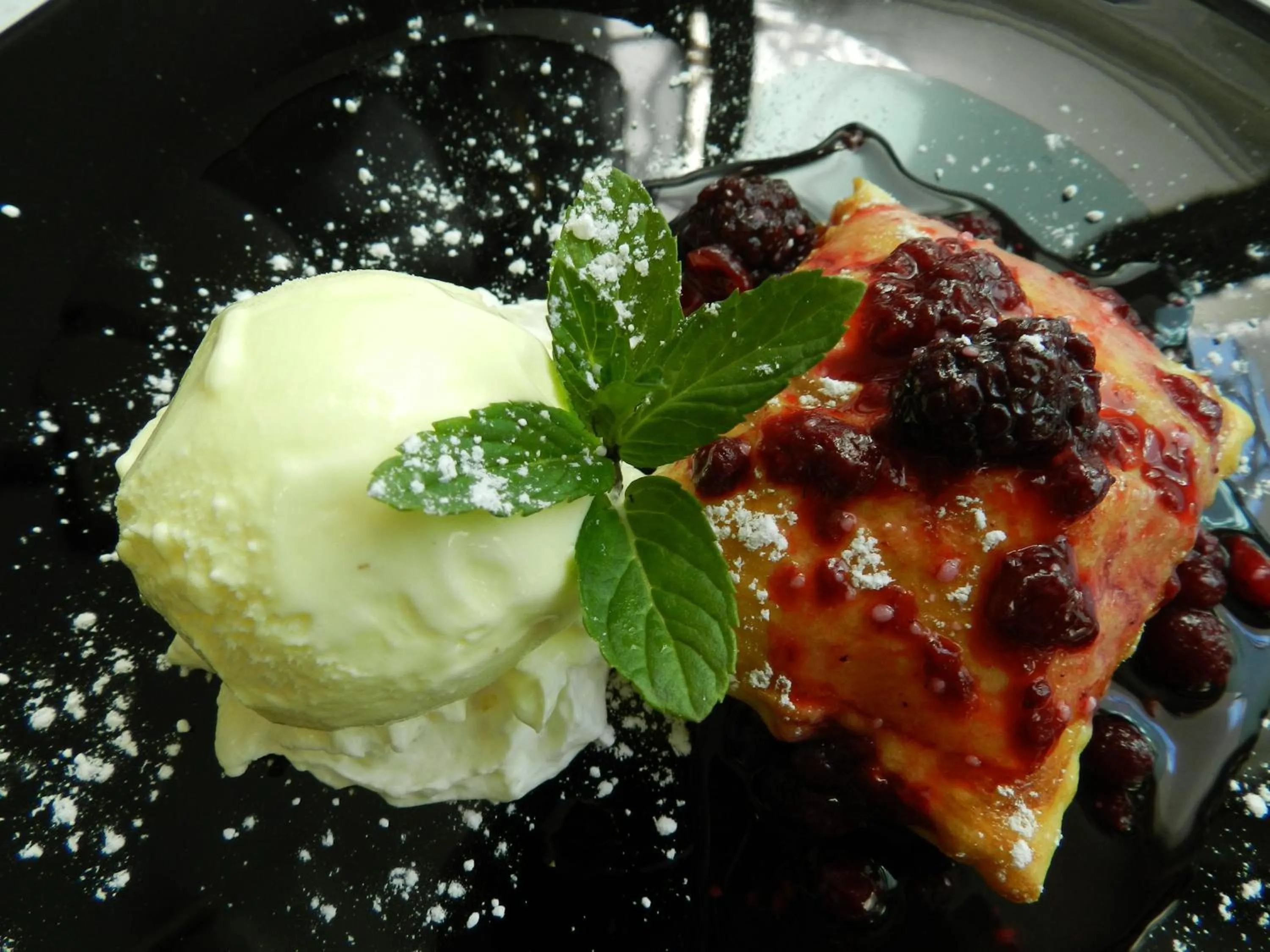 Food and drinks in Hotel Conrad