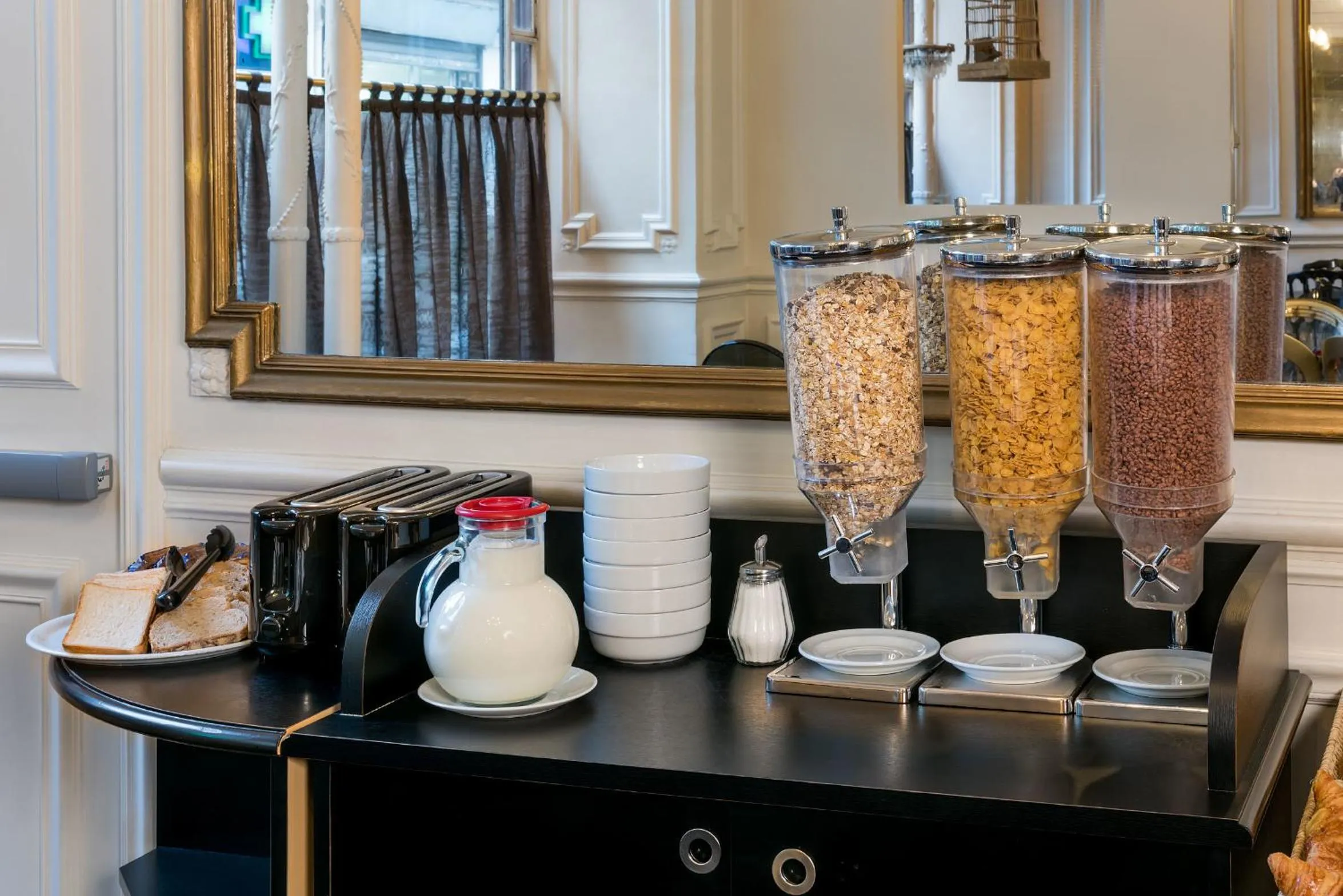 Food in Hotel Peyris Opera