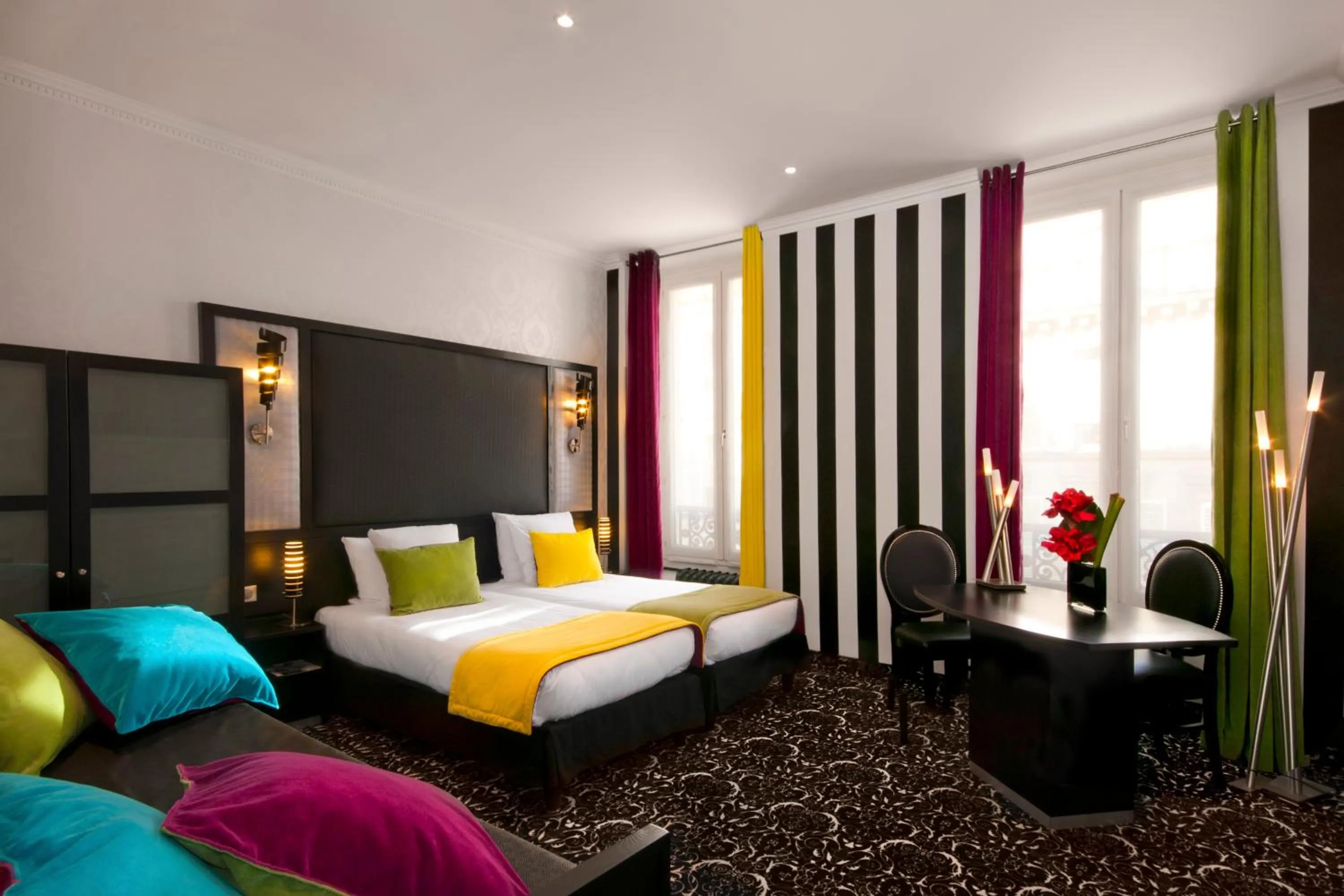 Photo of the whole room, Bed in Hotel Peyris Opera