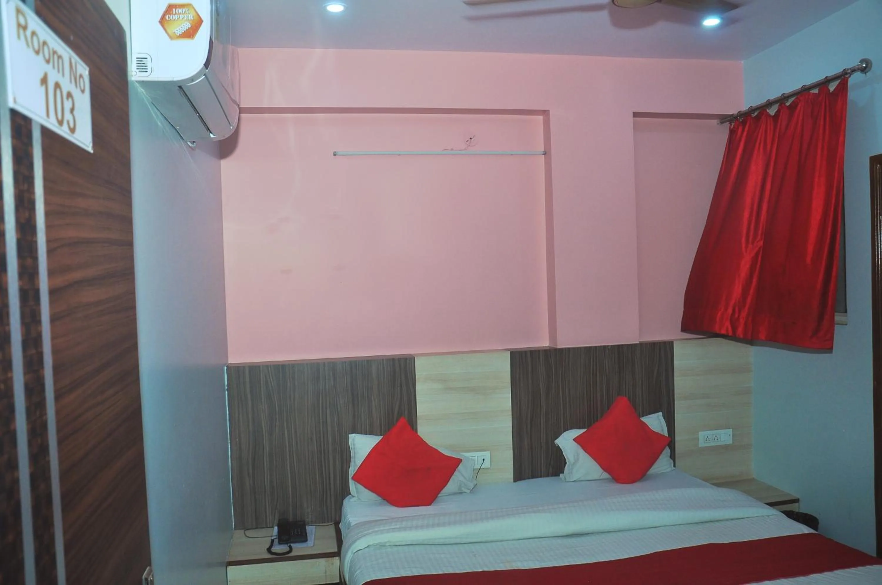 Bed in Hotel Thikana Palace