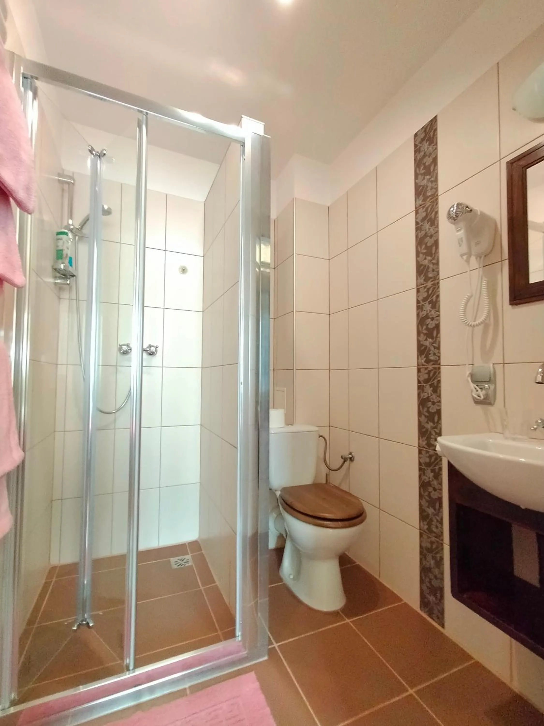 Shower in Indalo Rooms