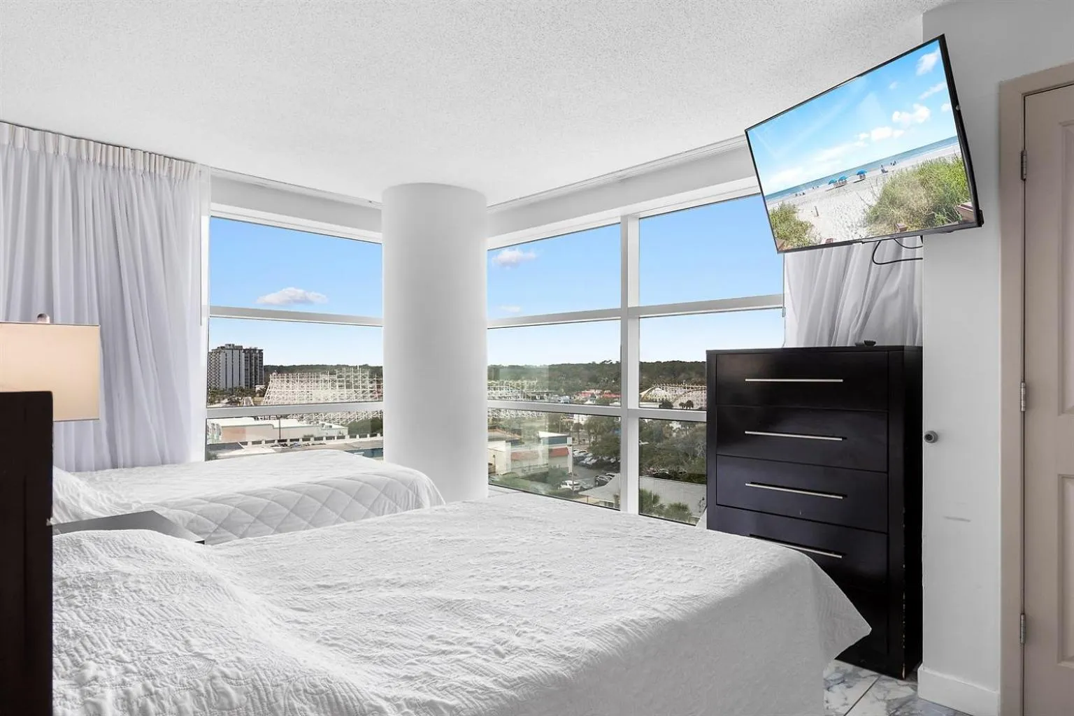 Bed in Ocean Front Corner Unit