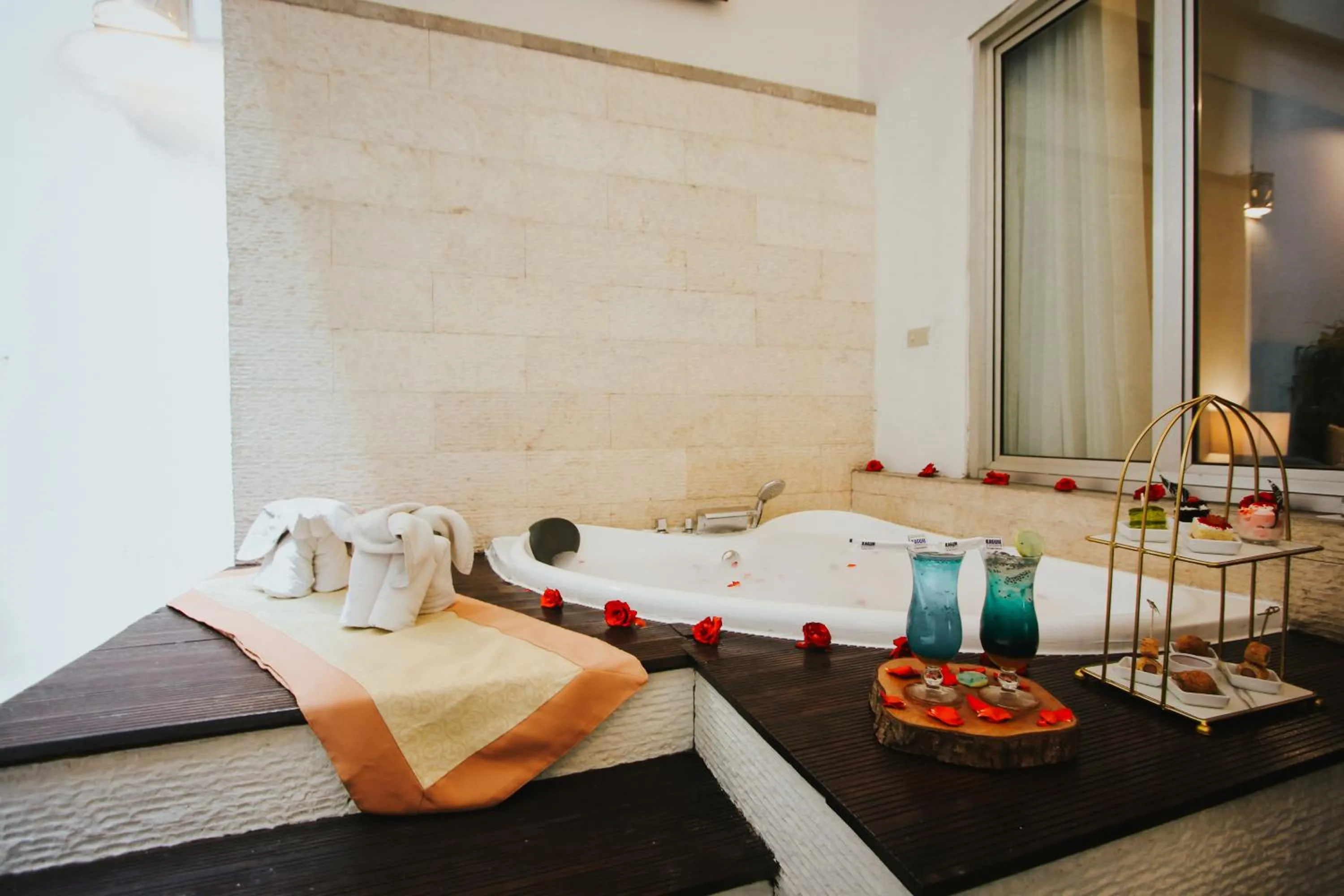 Bathroom in Golden Flower by KAGUM Hotels