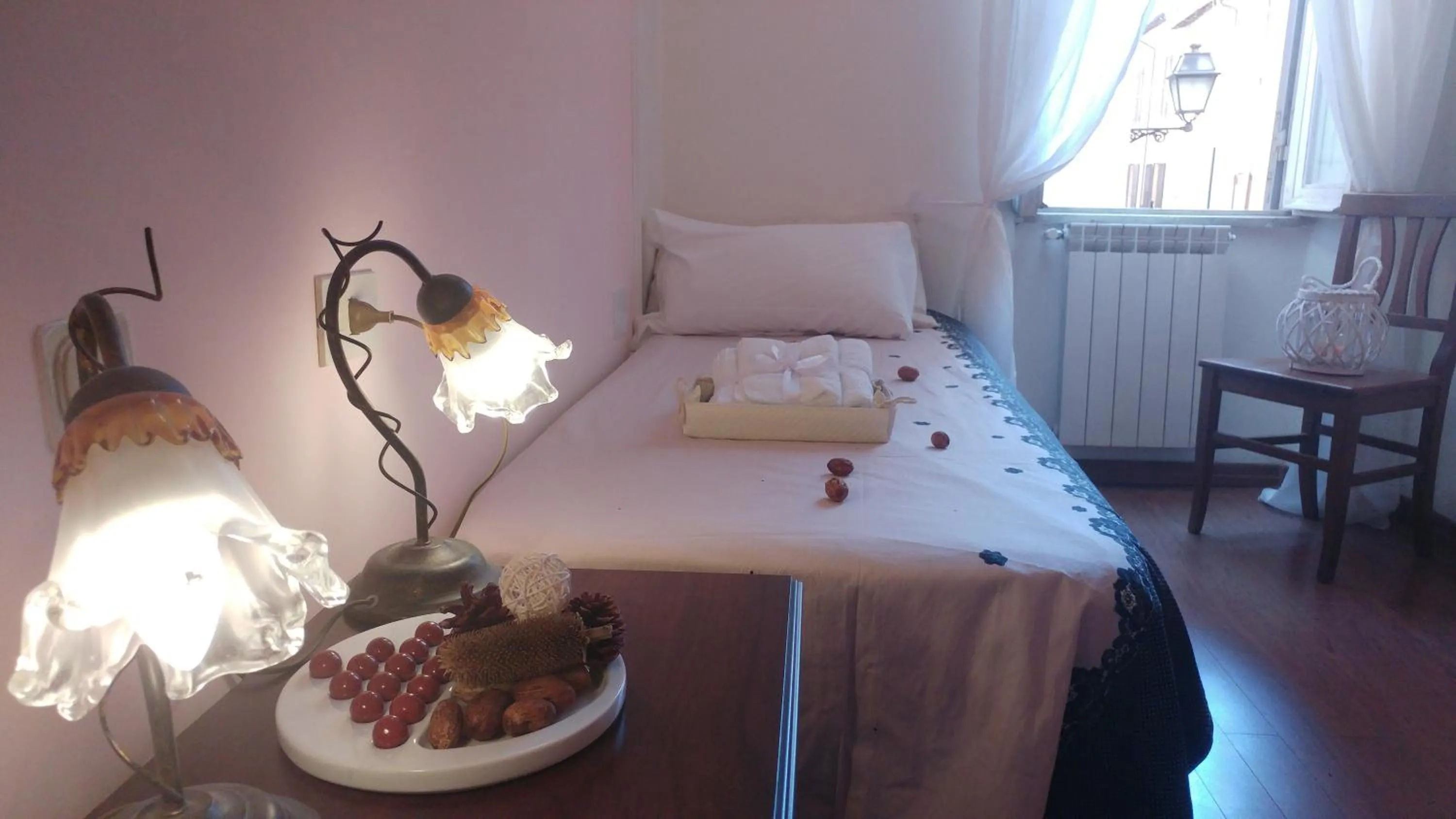 Photo of the whole room, Bed in Dreaming Navona Rooms