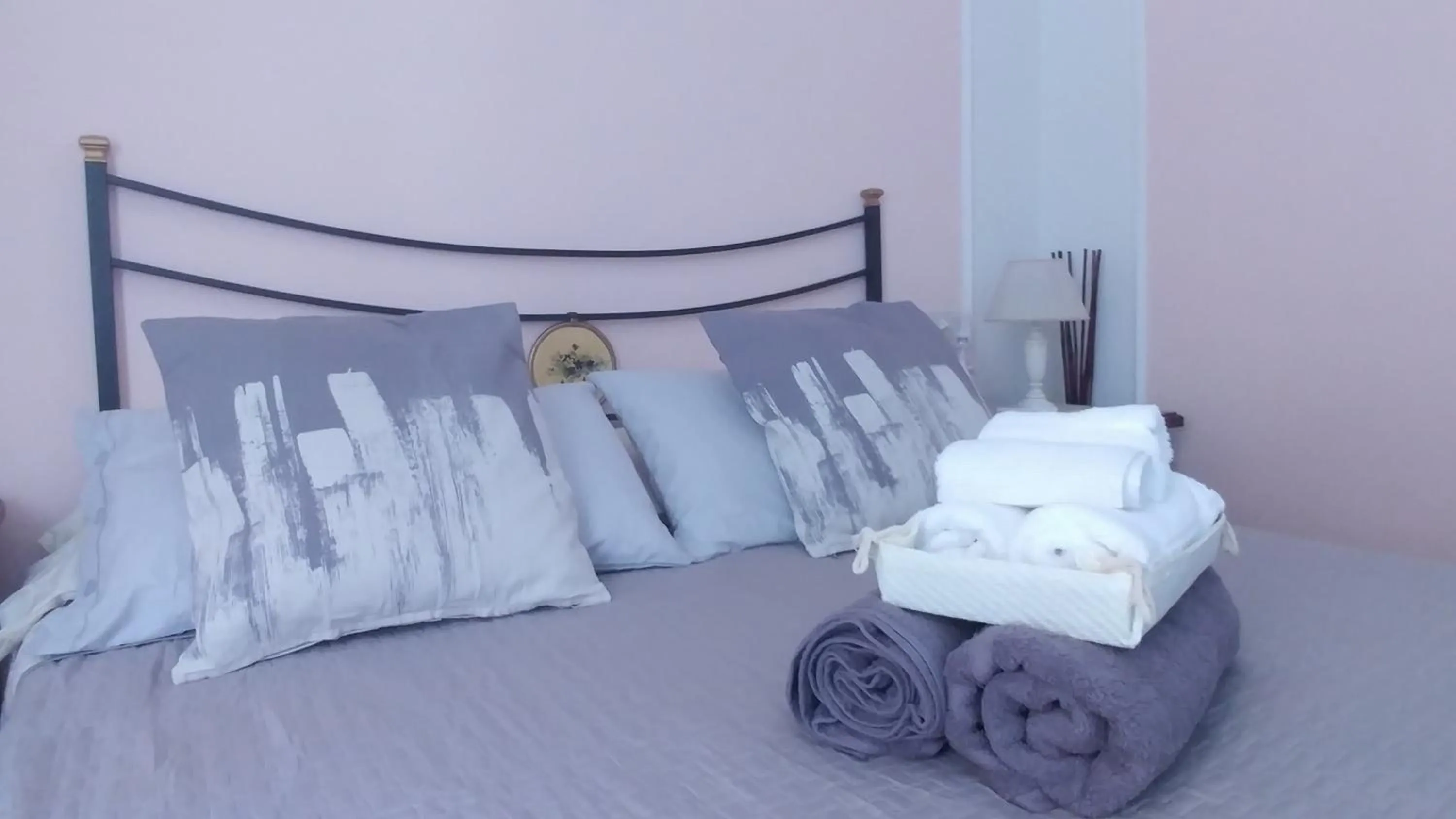 Decorative detail, Bed in Dreaming Navona Rooms