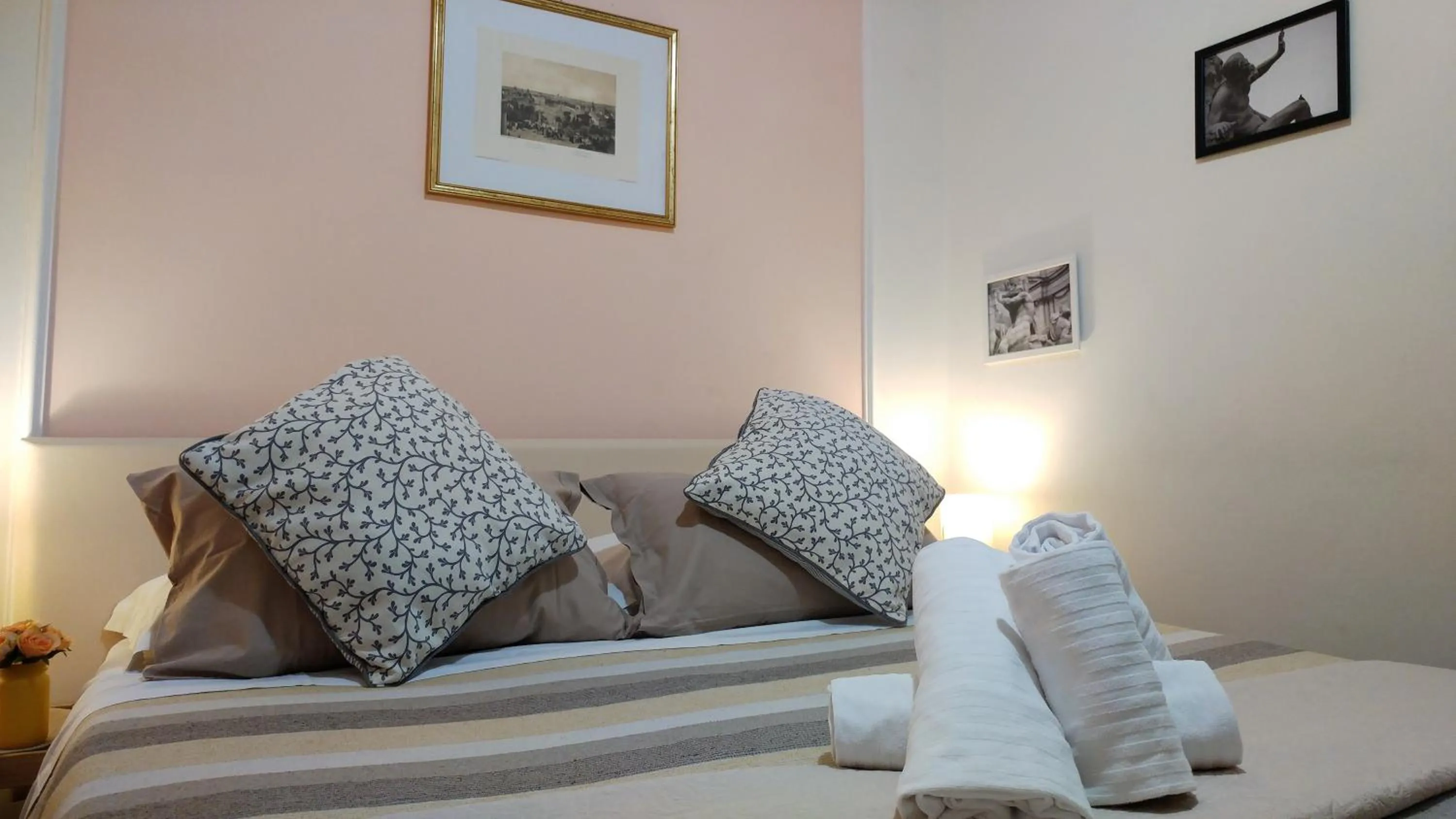 Decorative detail, Bed in Dreaming Navona Rooms