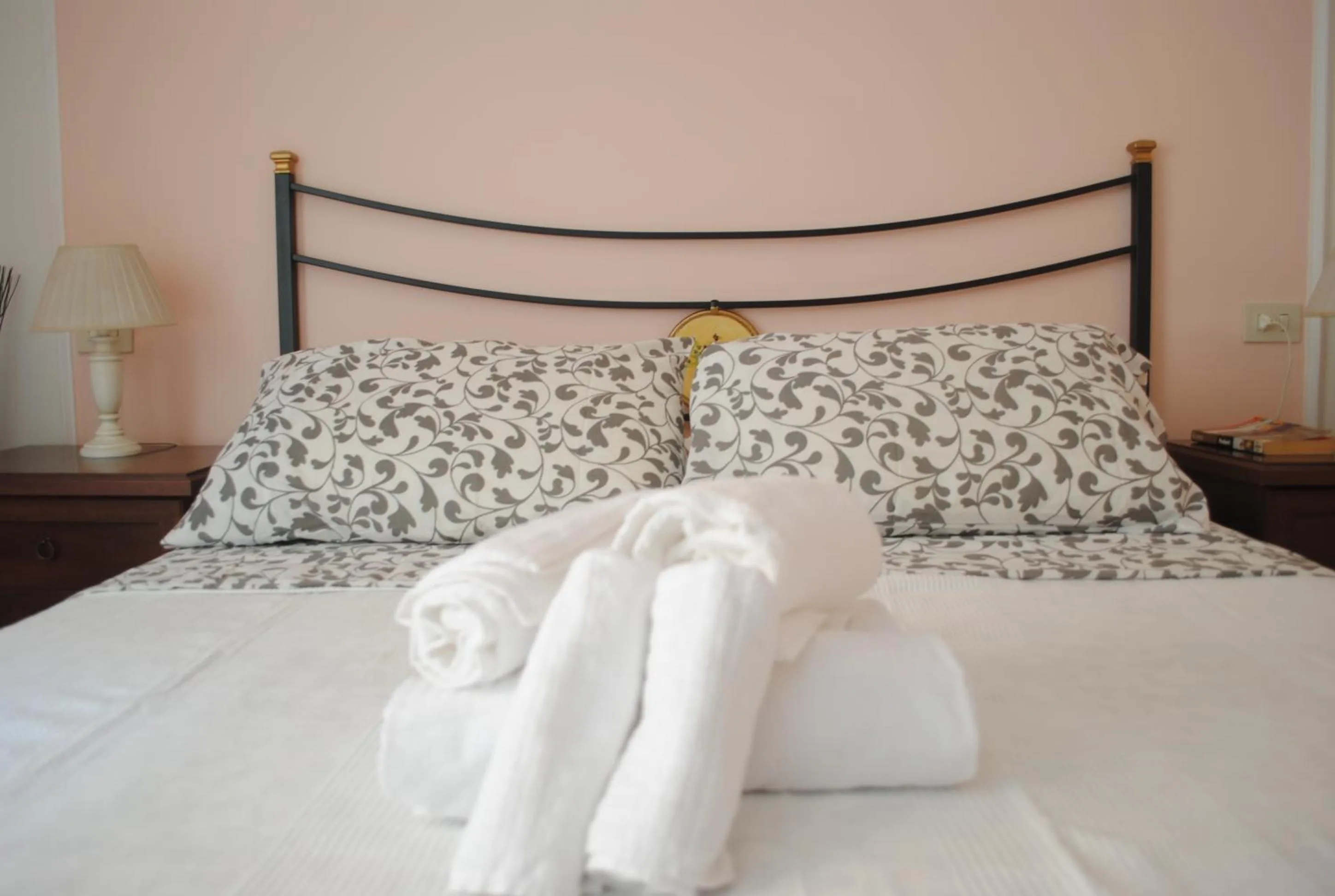 Photo of the whole room, Bed in Dreaming Navona Rooms