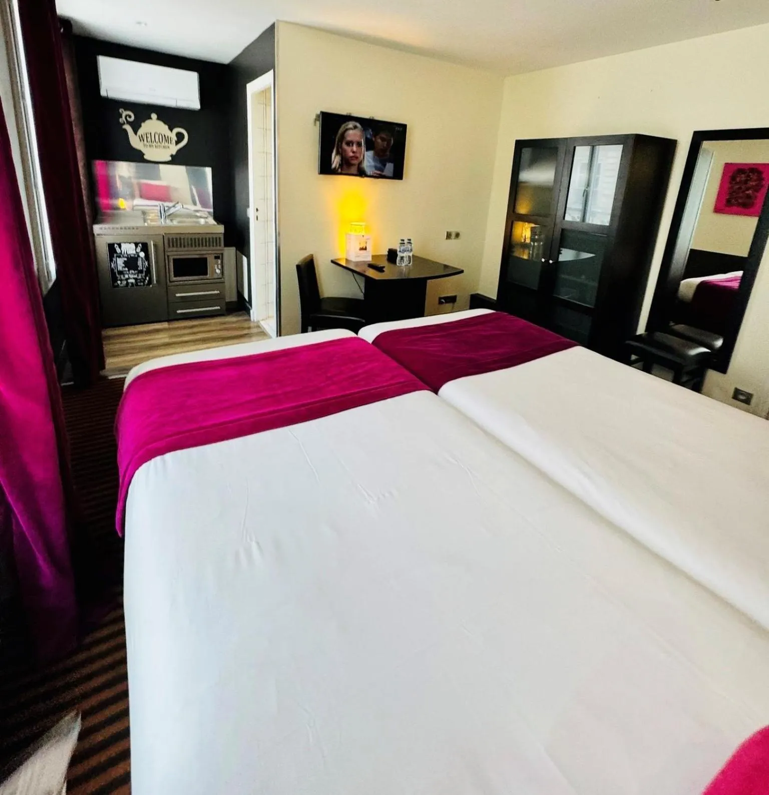 Bed in Hotel Pax Opera