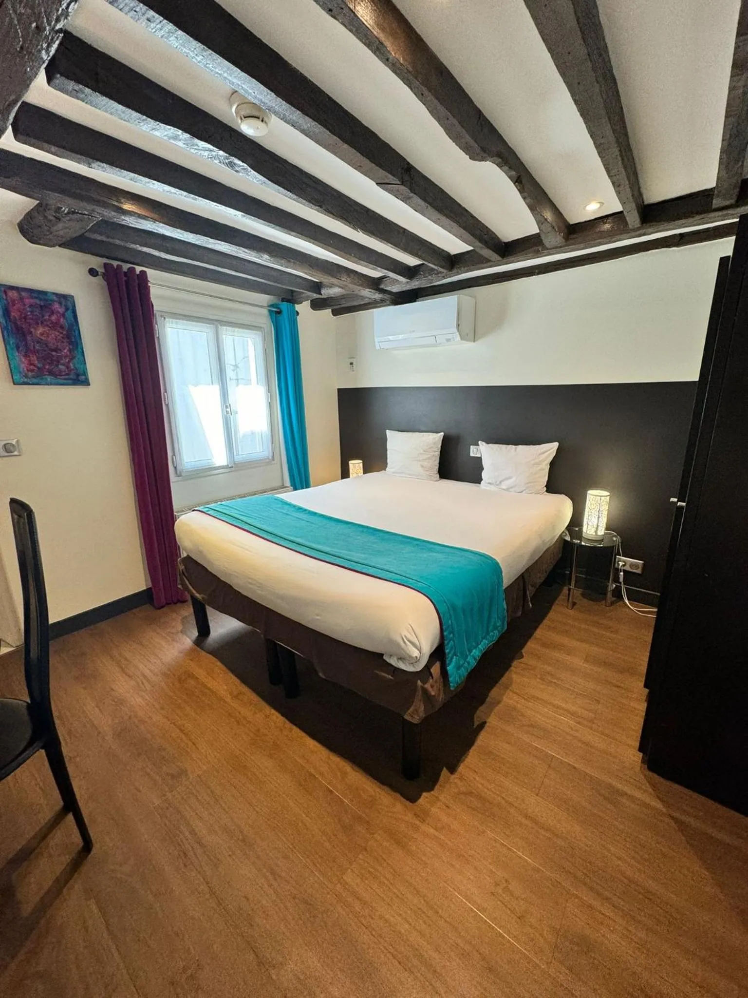 Bed in Hotel Pax Opera