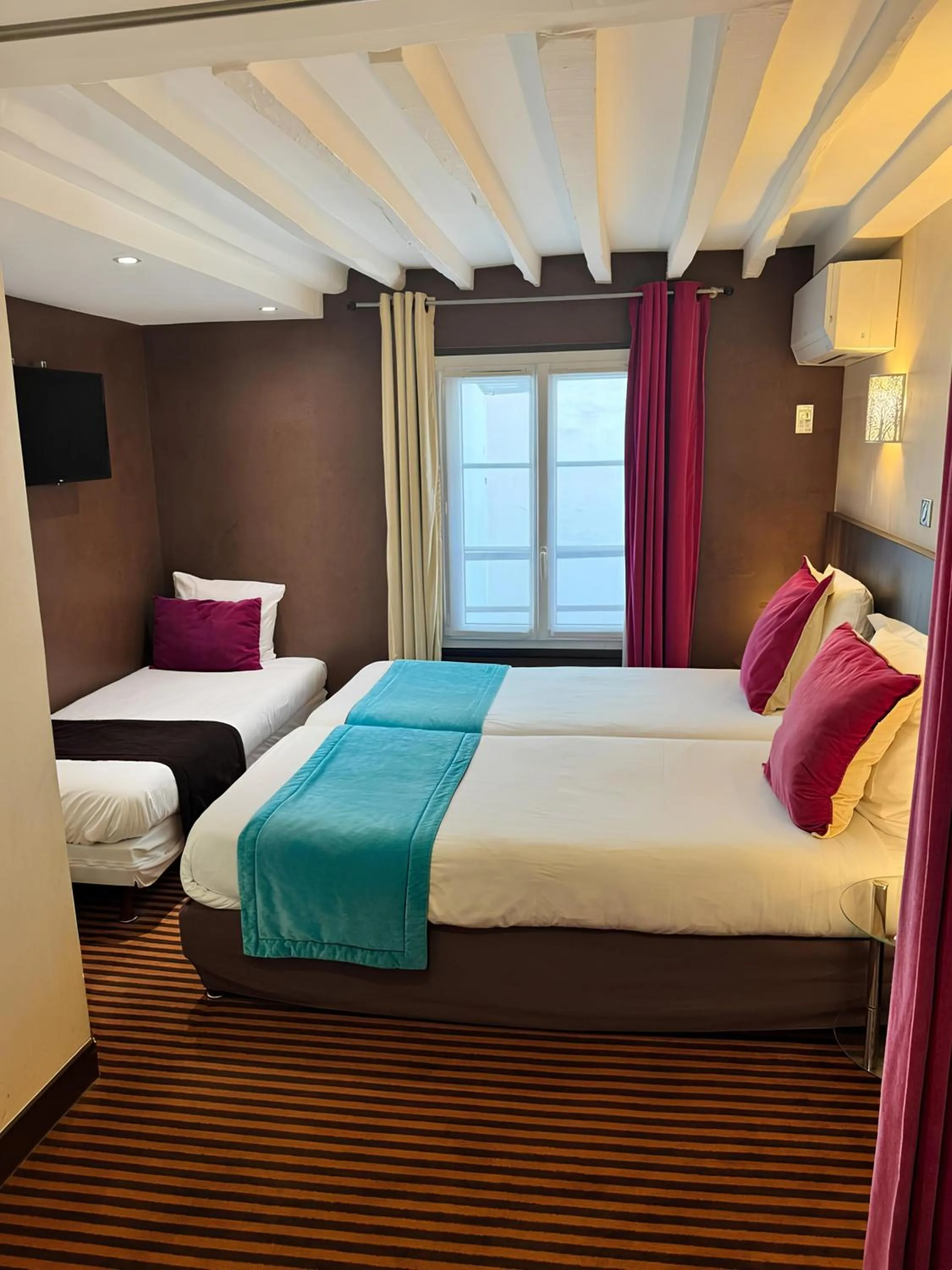 Bed in Hotel Pax Opera