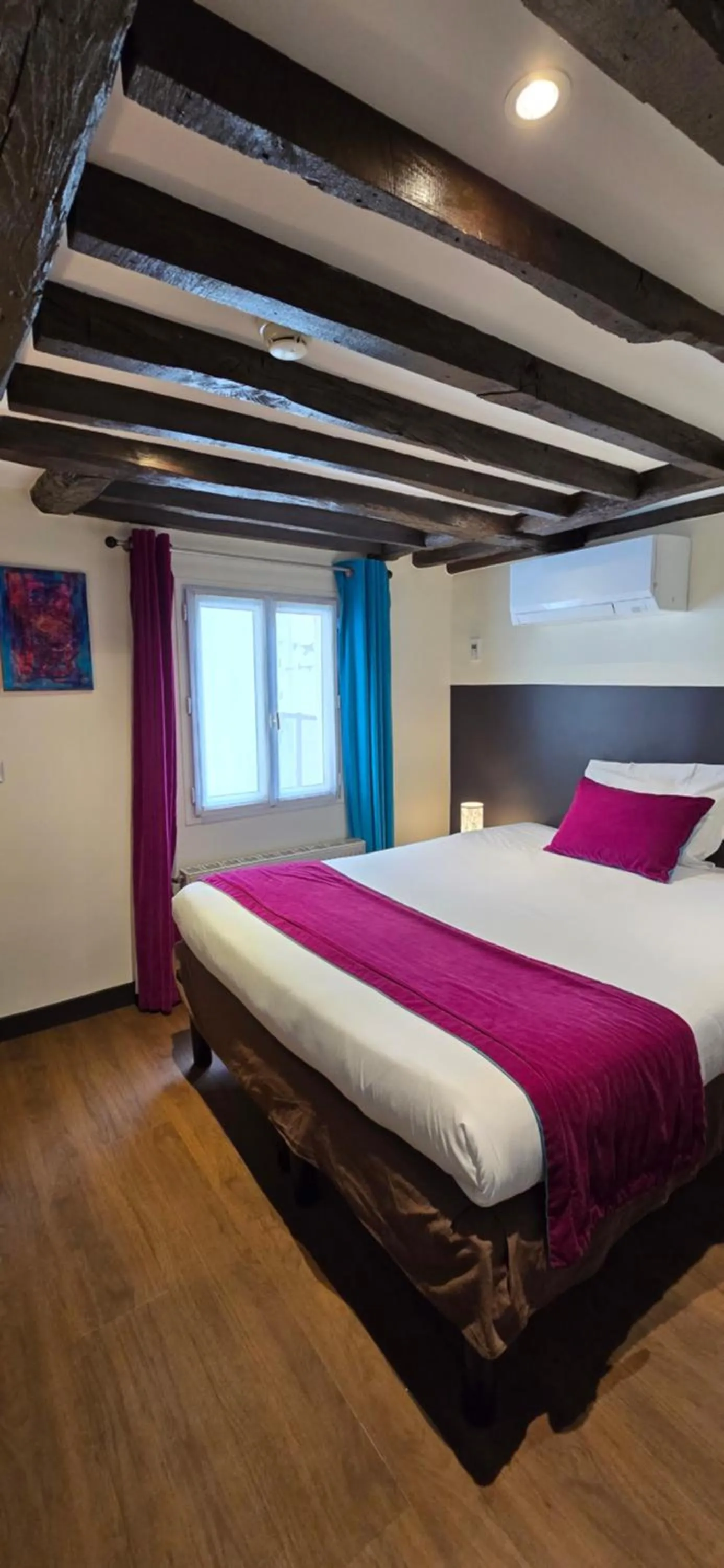 Bed in Hotel Pax Opera