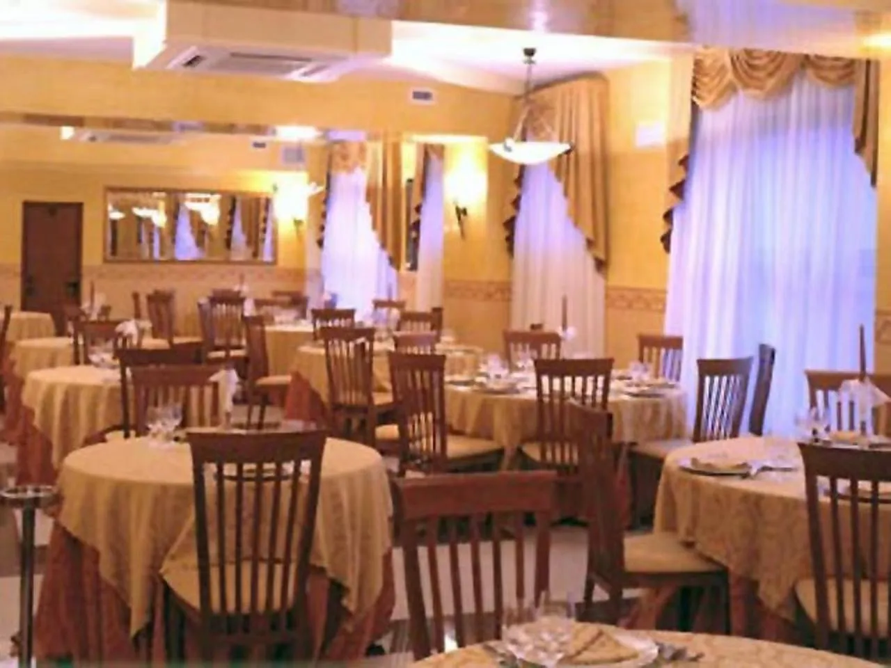 Restaurant/Places to Eat in Hotel Apan