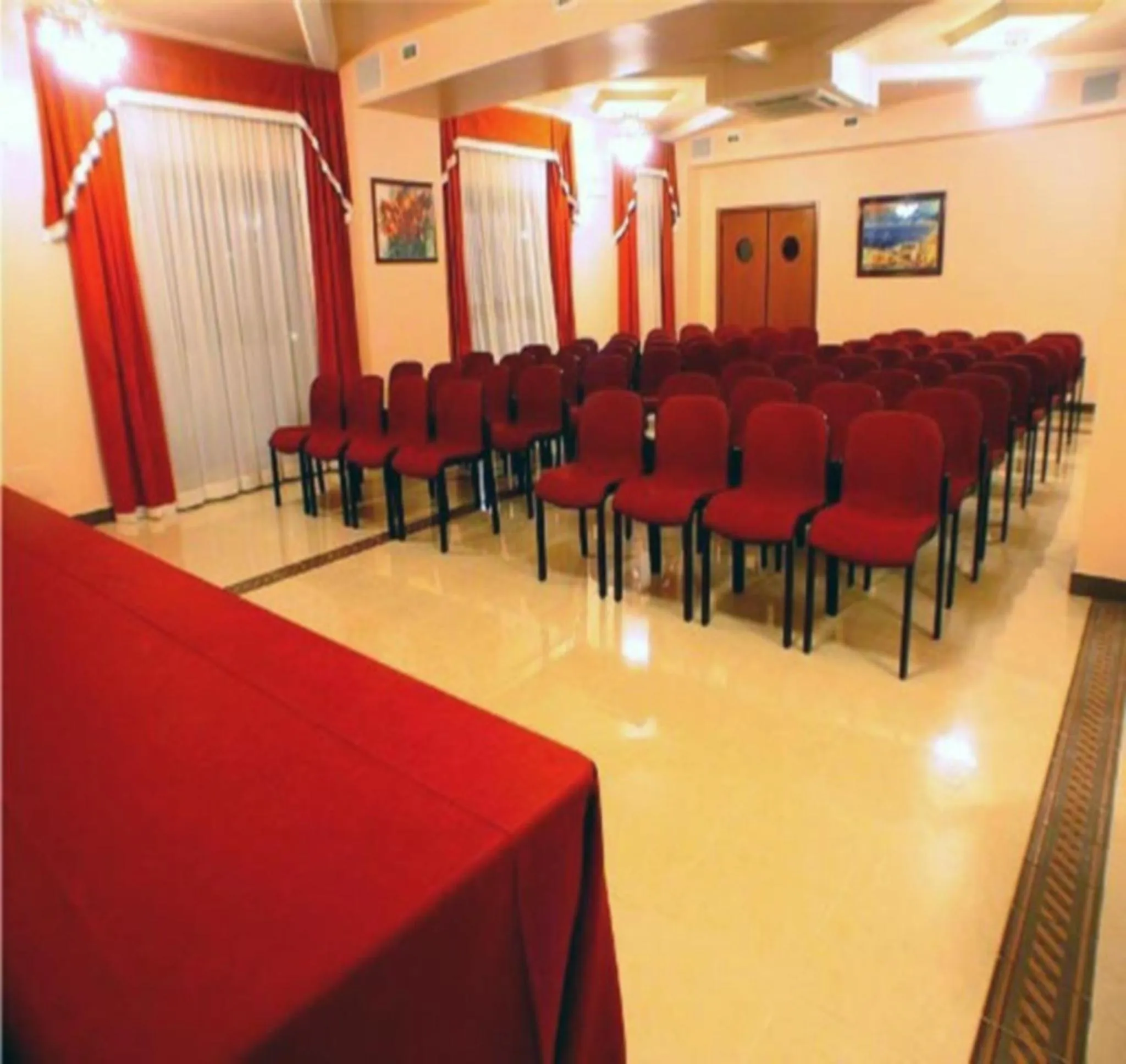 Business facilities in Hotel Apan