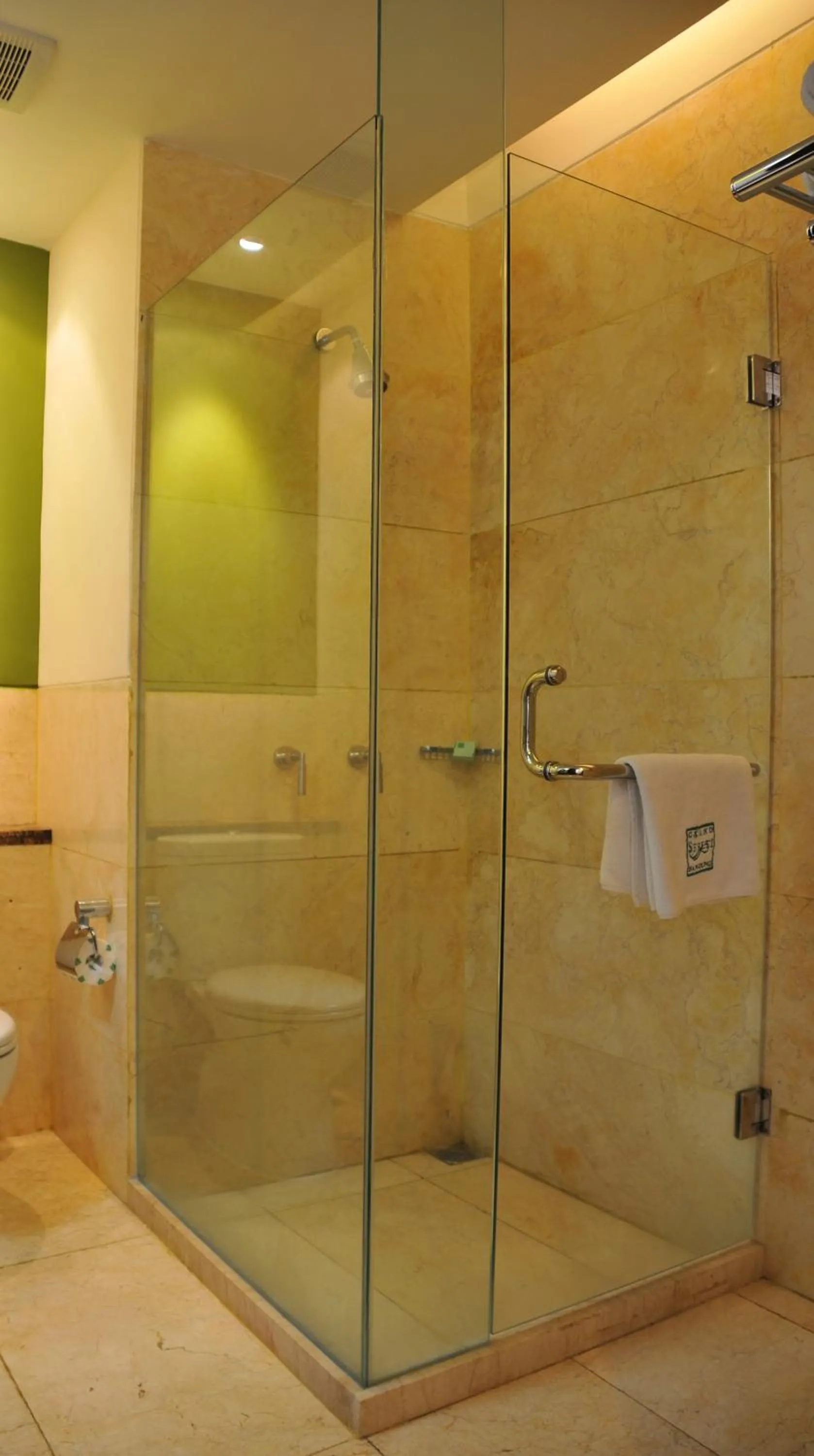 Bathroom in Grand Serela Setiabudhi Bandung