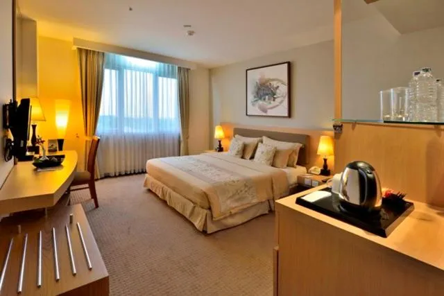 Photo of the whole room, Bed in Grand Serela Setiabudhi Bandung