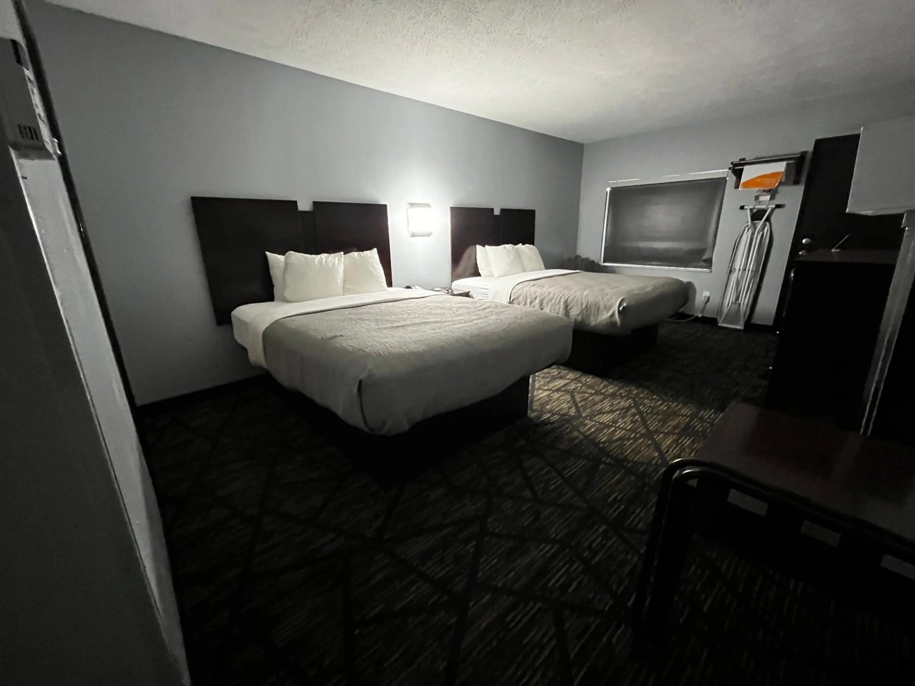 Bed in Quality Inn Grand Rapids Near Downtown