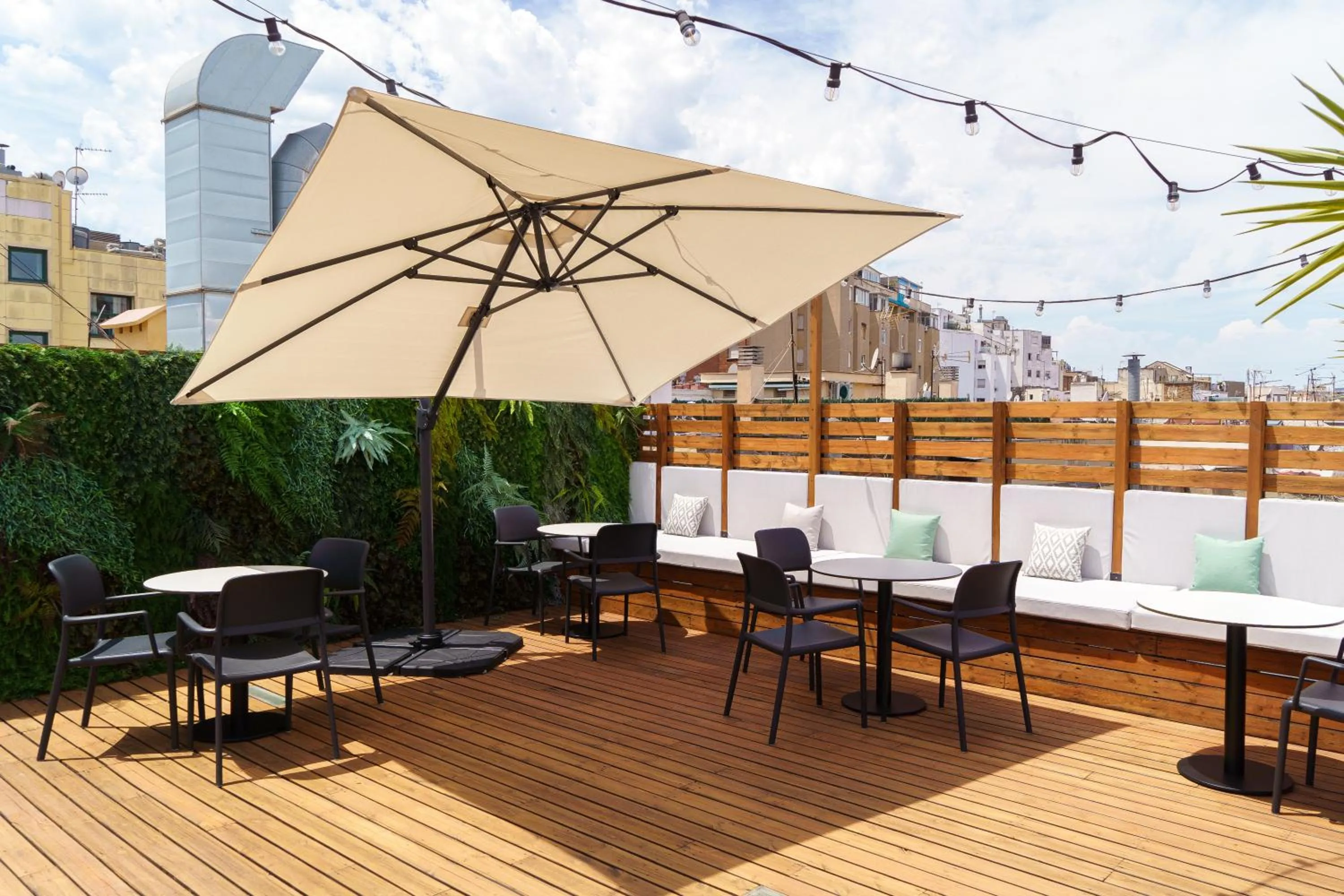 Restaurant/places to eat in Casa Lit Barcelona