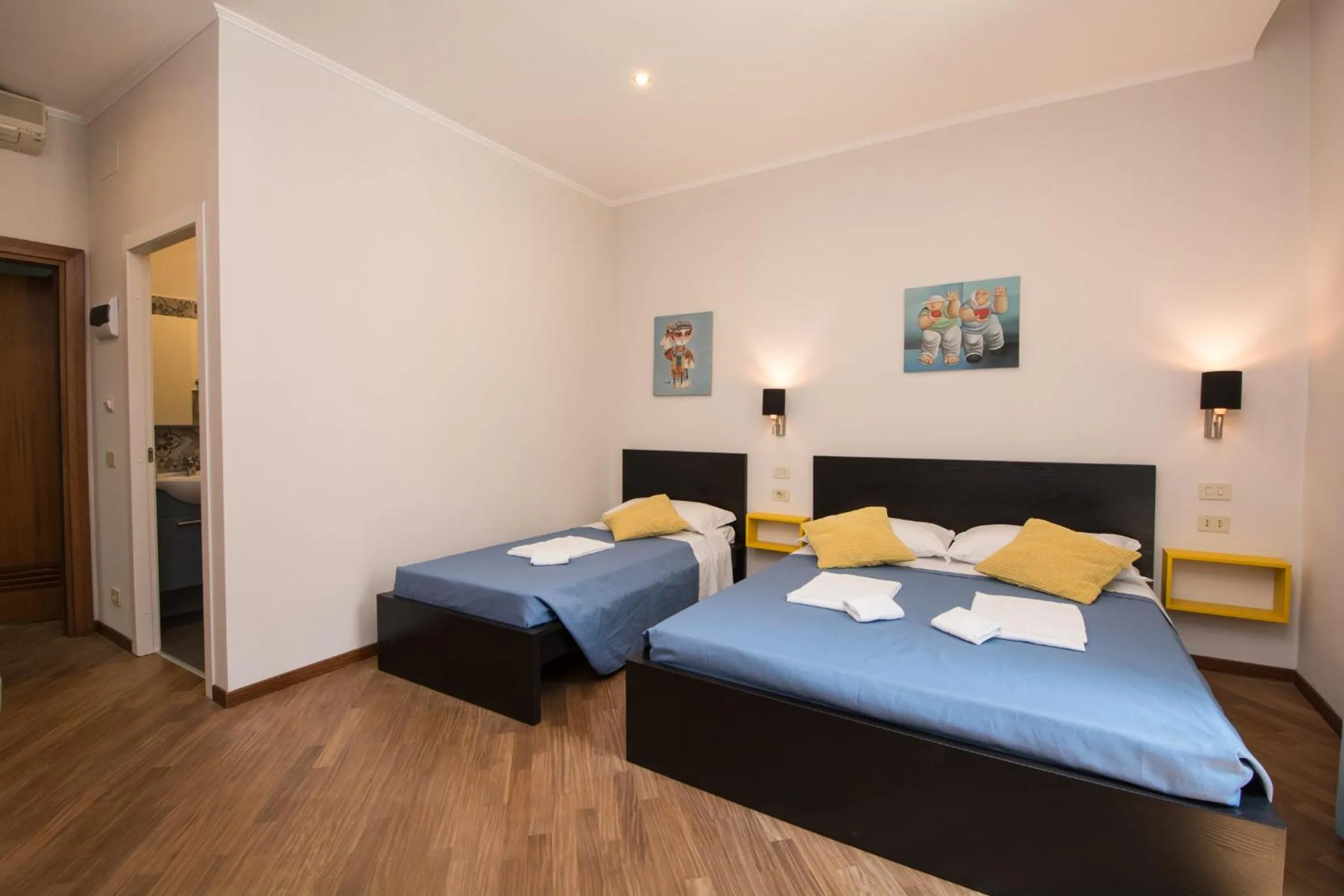 Photo of the whole room, Bed in Seven Rooms Vatican