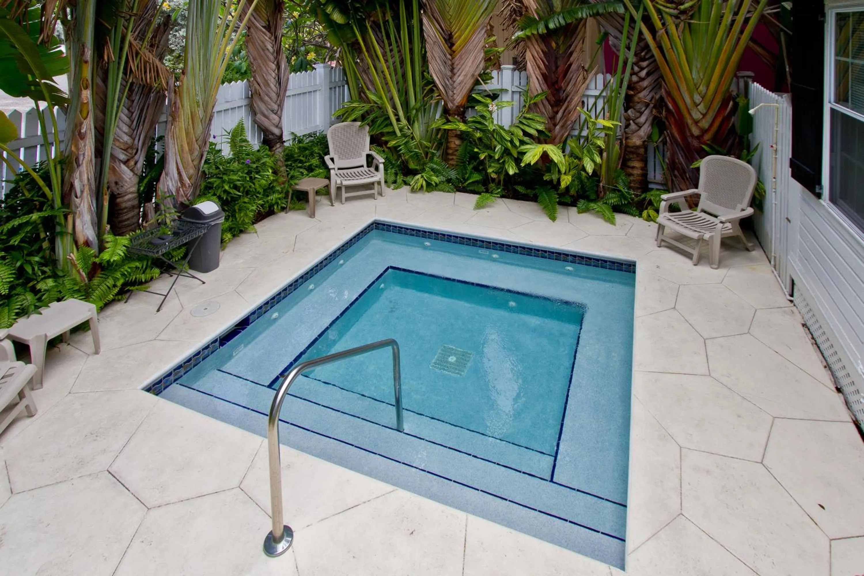 Swimming pool in Kona Kai Oasis
