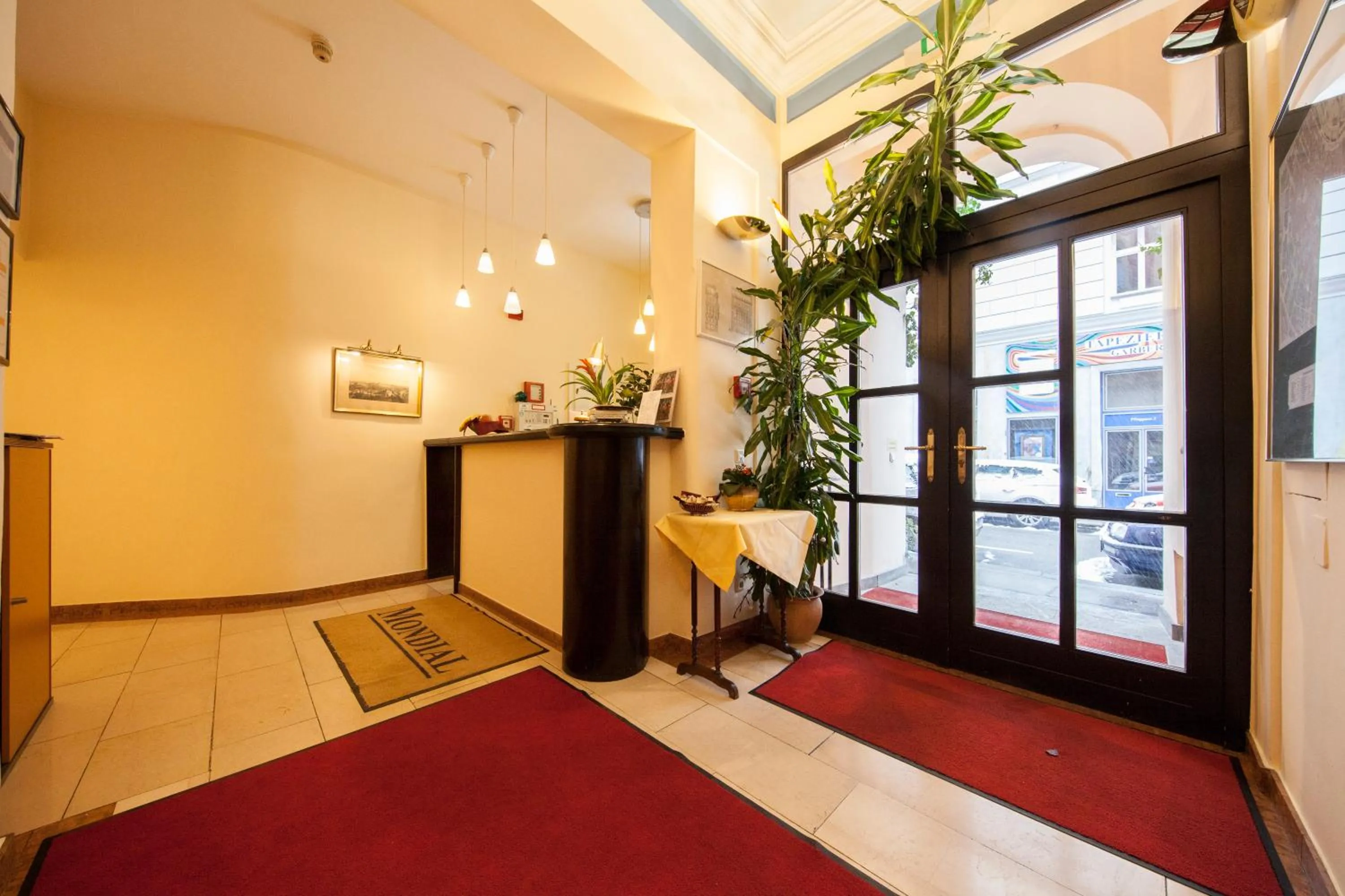 Lobby or reception, Bed in Mondial Appartement Hotel