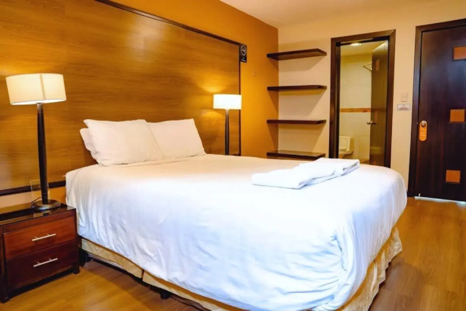 Double Room with Private Bathroom - single occupancy in Hotel La Farola Double Room with Private Bathroom - single occupancy in Hotel La Farola