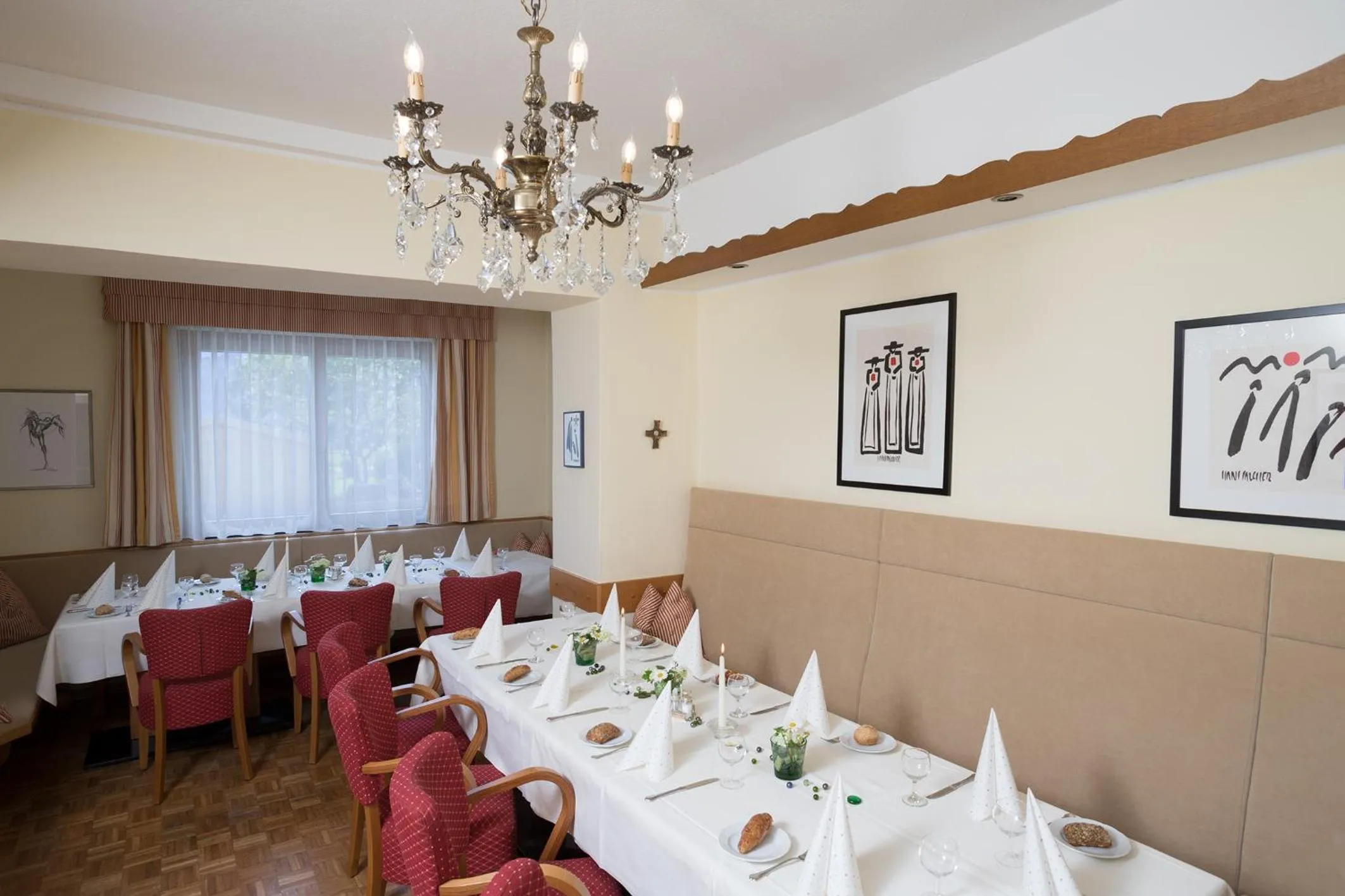 Restaurant/places to eat in Hotel Laserz