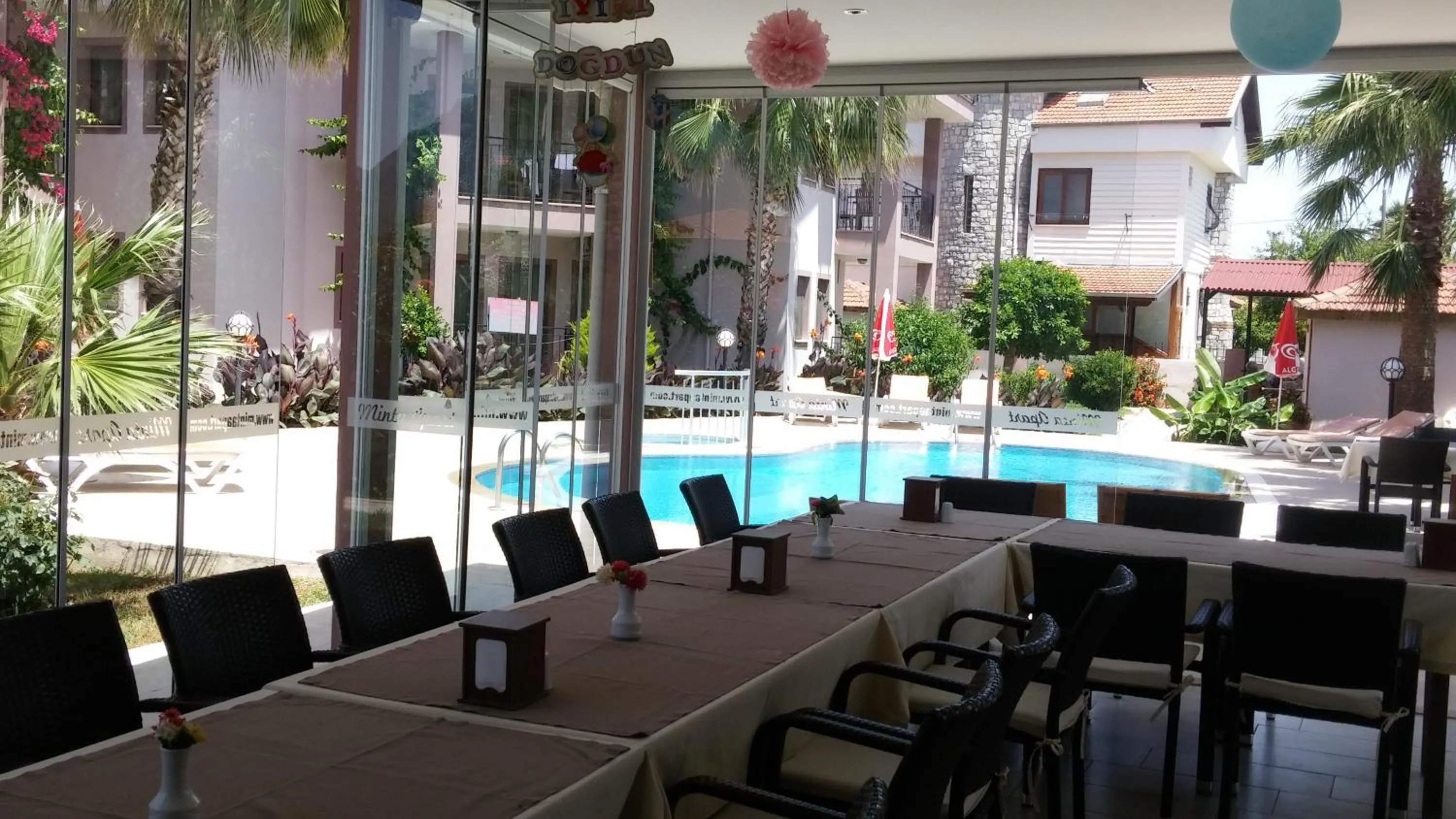 Restaurant/places to eat in Minta Apartments