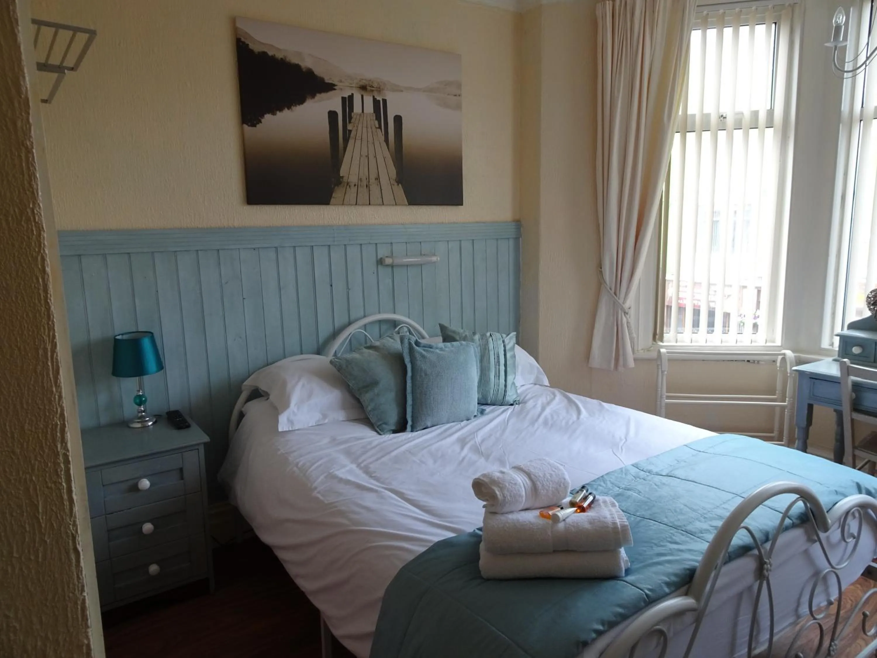 Bed in The Osprey Hotel