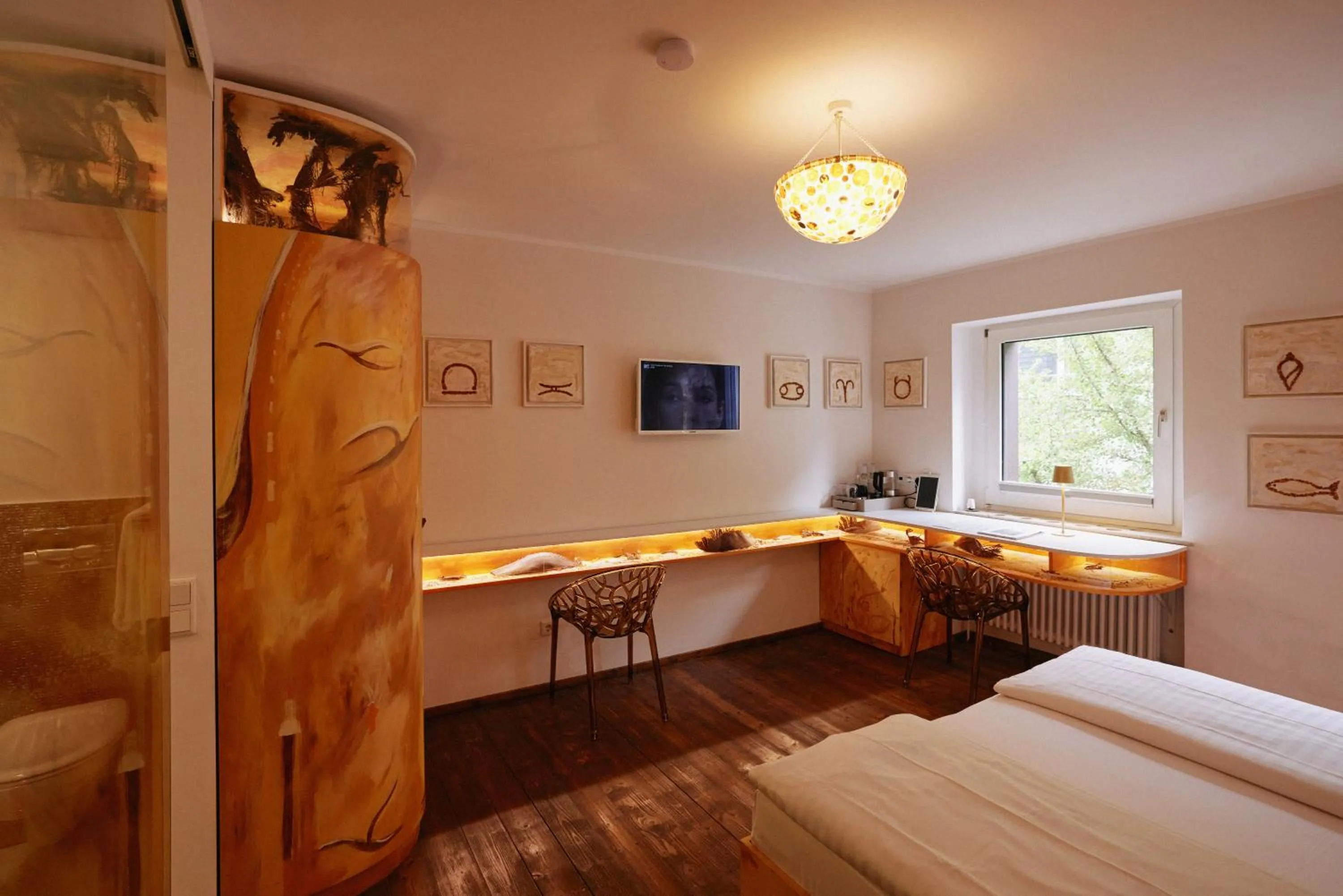 Photo of the whole room, Bed in 18Arts Hotel - Living in a Gallery!