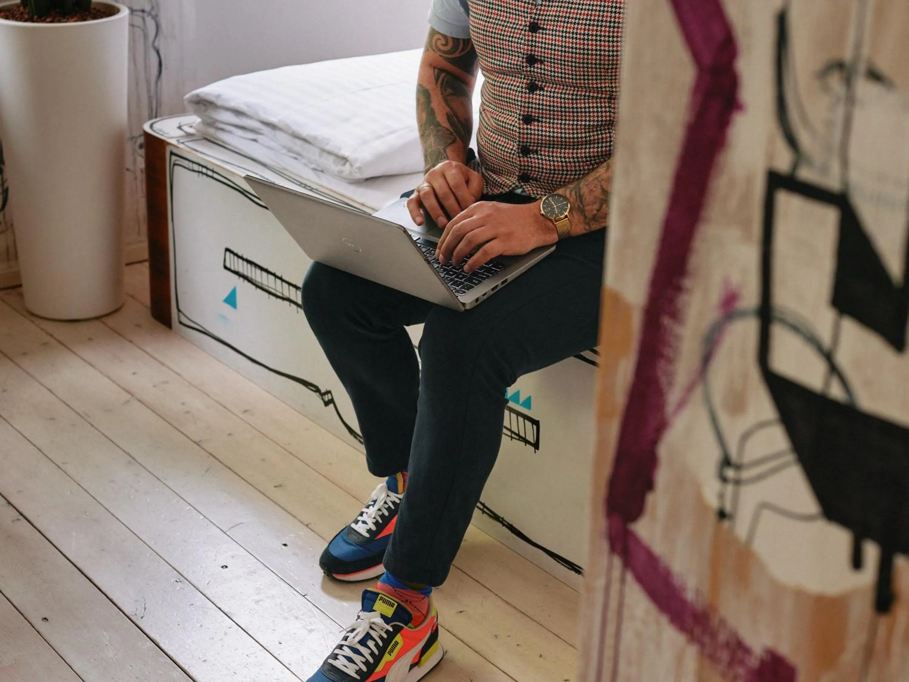 People in 18Arts Hotel - Living in a Gallery!