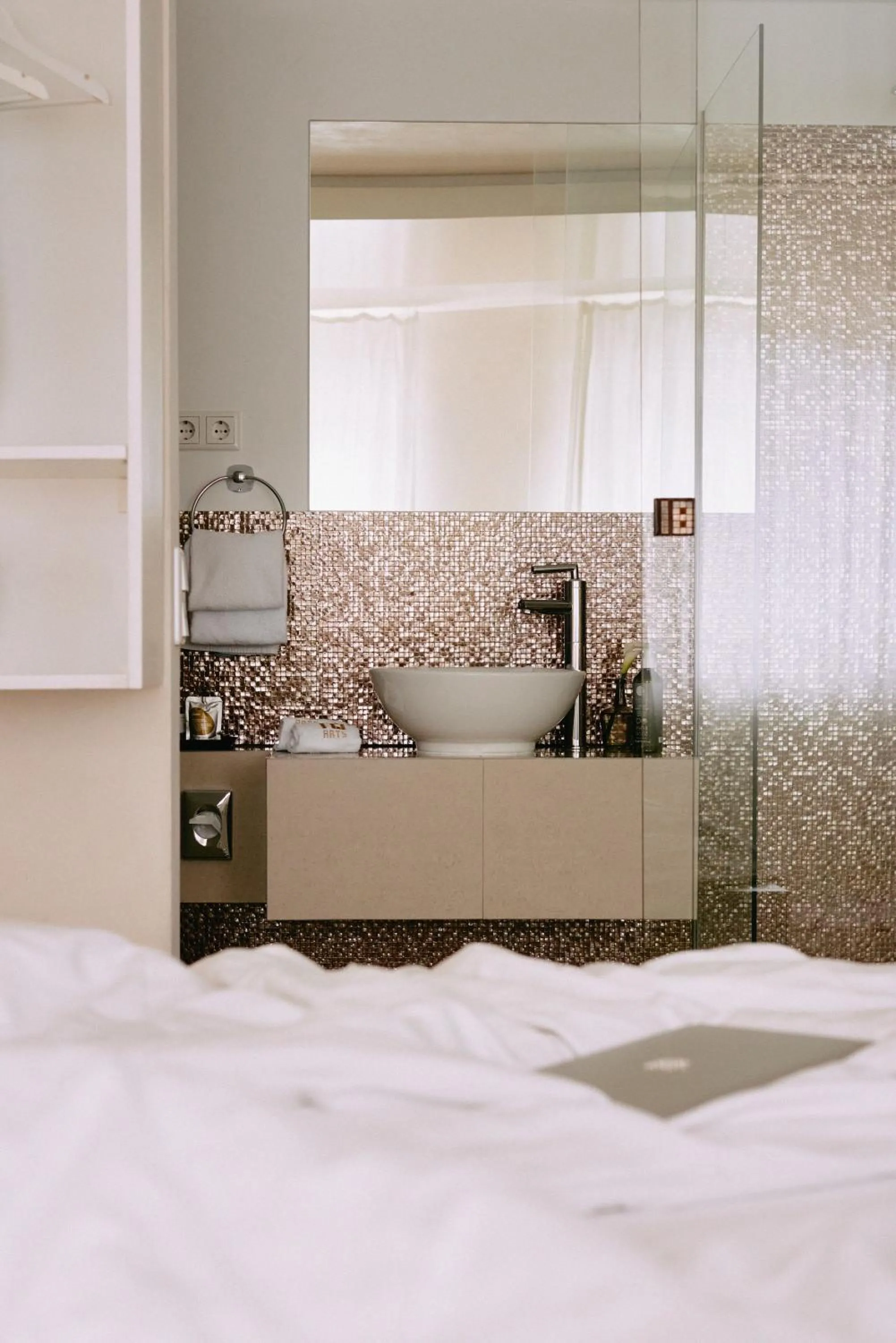 Bathroom, Bed in 18Arts Hotel - Living in a Gallery!