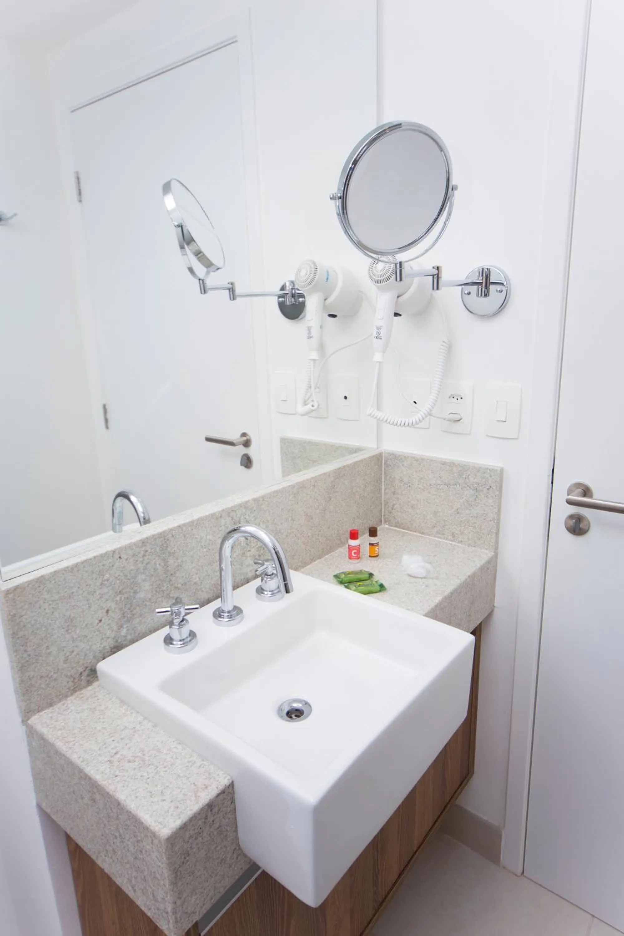 Bathroom in NB Hoteis