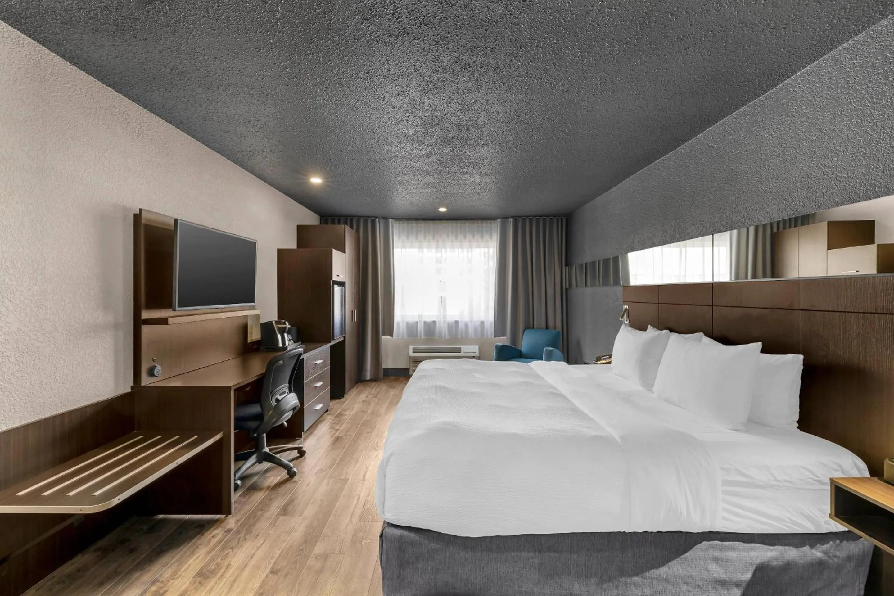 Bedroom, Bed in Hotel Quartier, an Ascend Collection Hotel