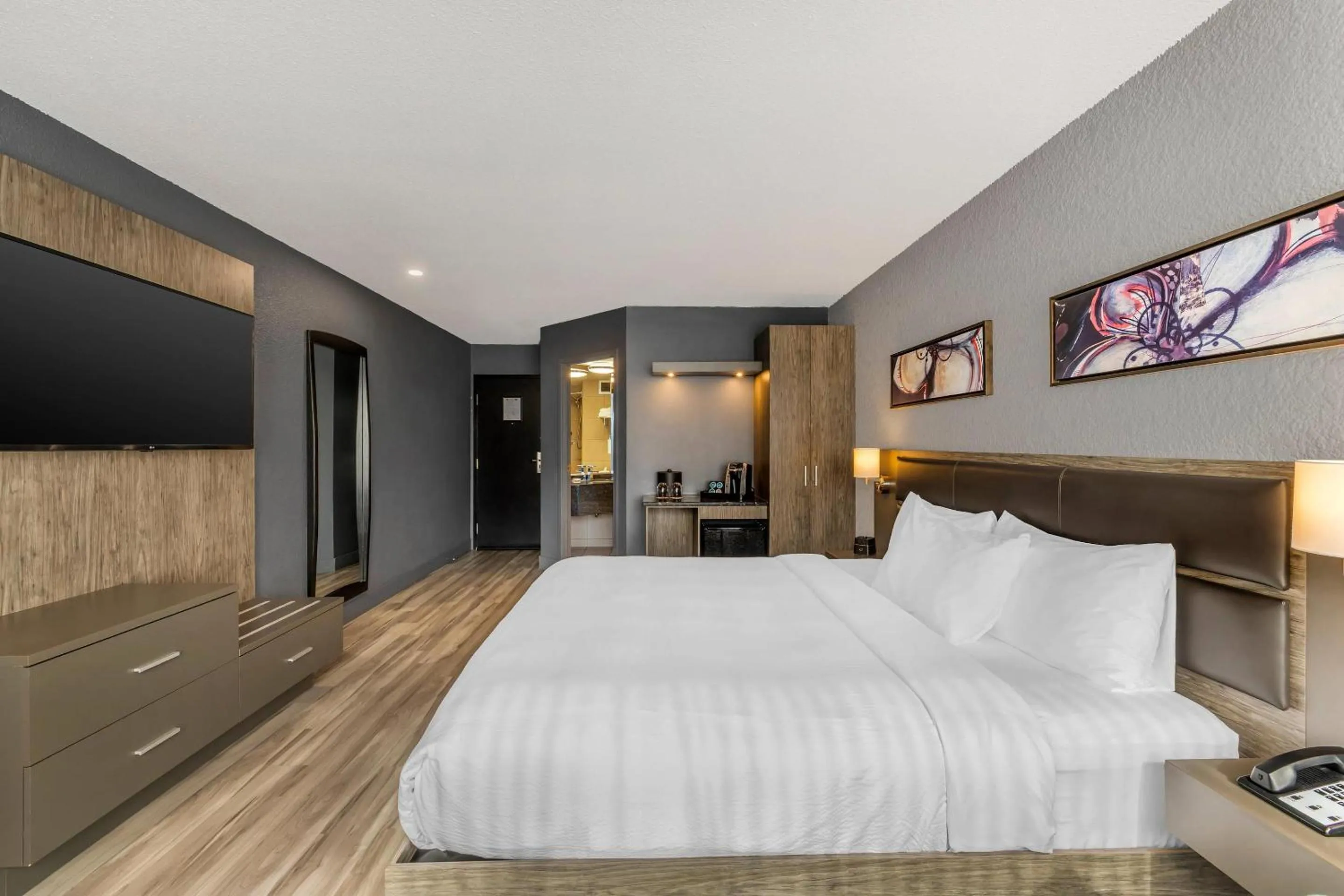 Bedroom, Bed in Hotel Quartier, an Ascend Collection Hotel